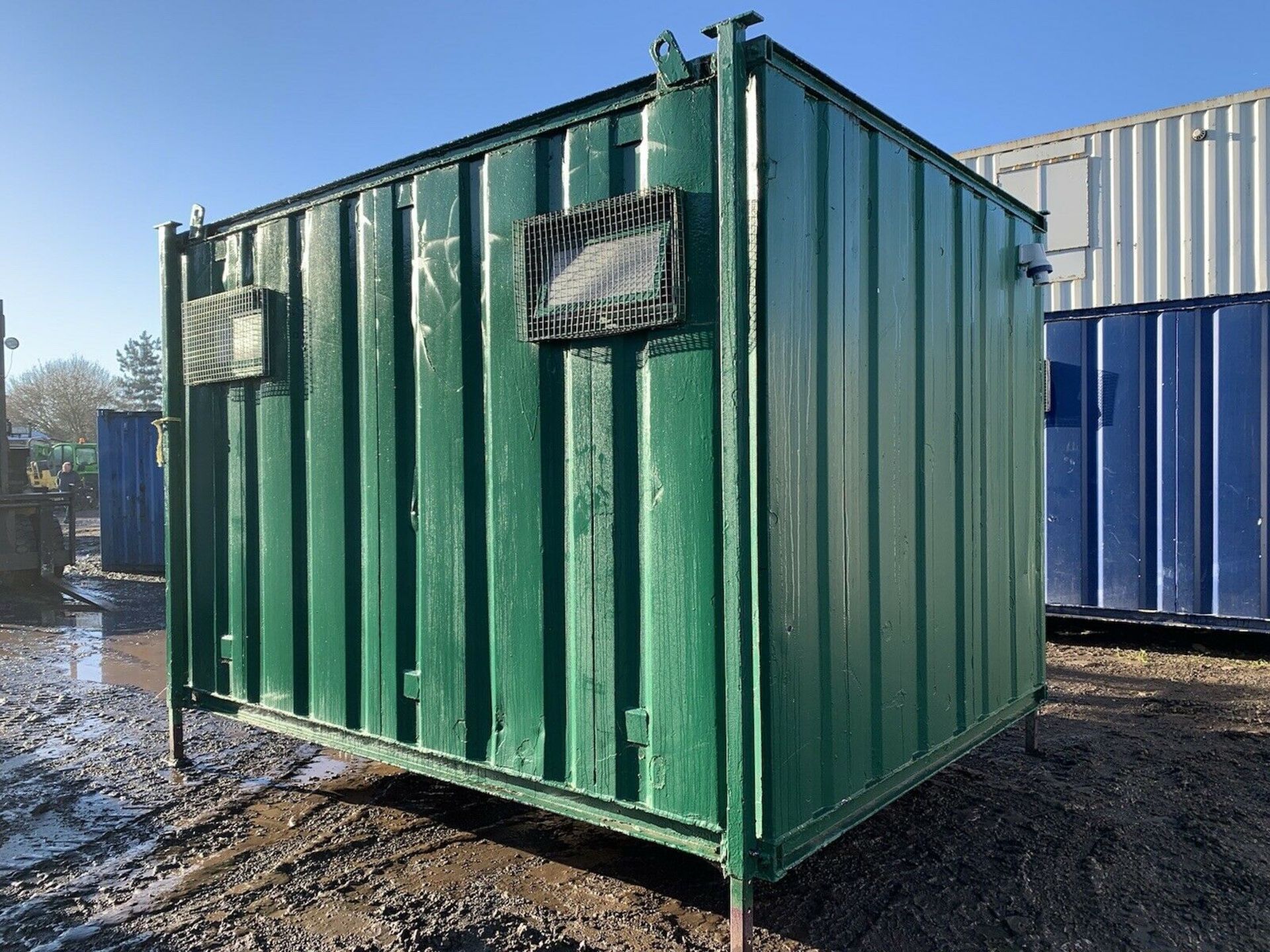 Portable Toilet Block Steel Site Loo 2 + 1 - Image 2 of 9