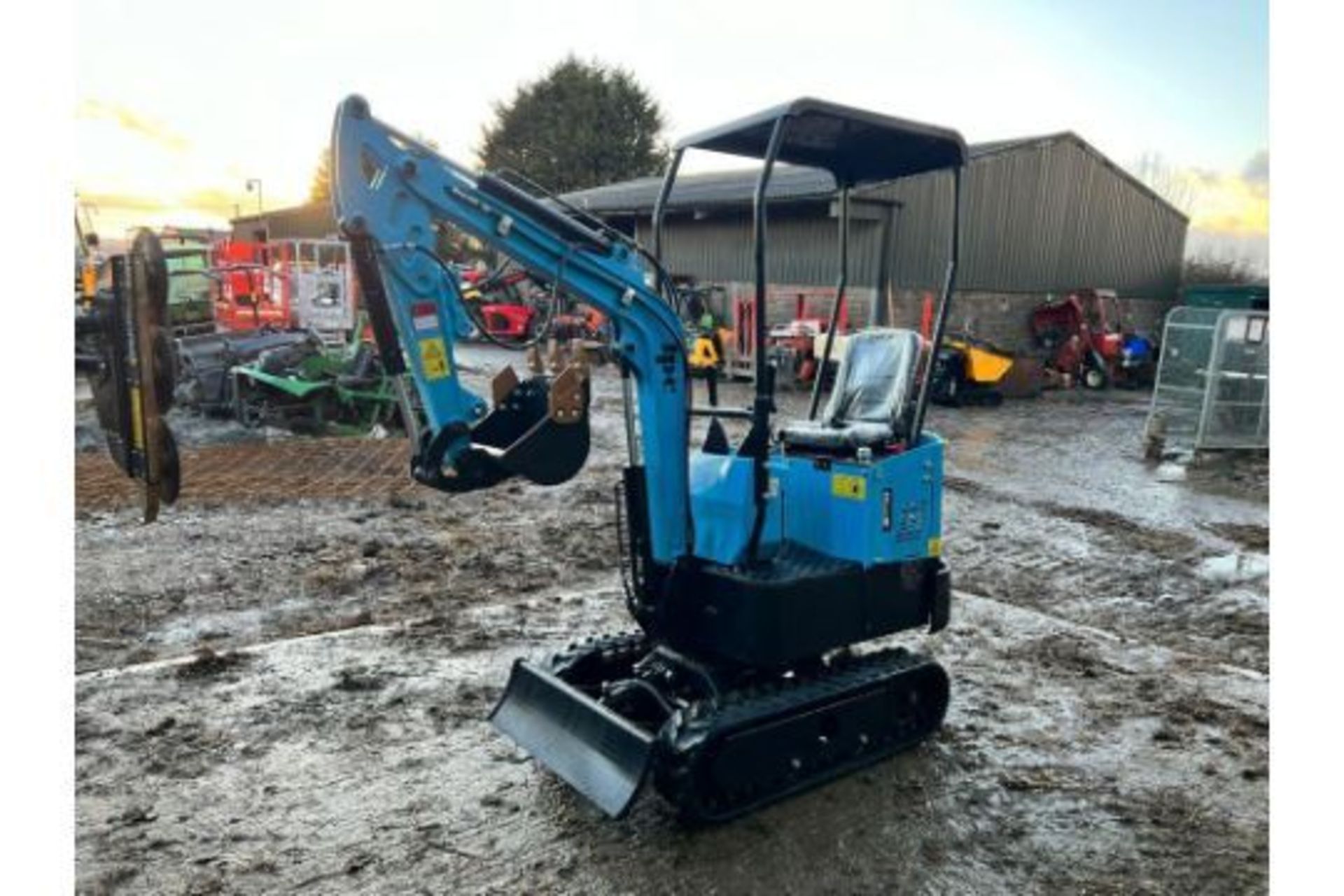 New And Unused JPC HT12 1 Ton Mini Digger - Image 5 of 11