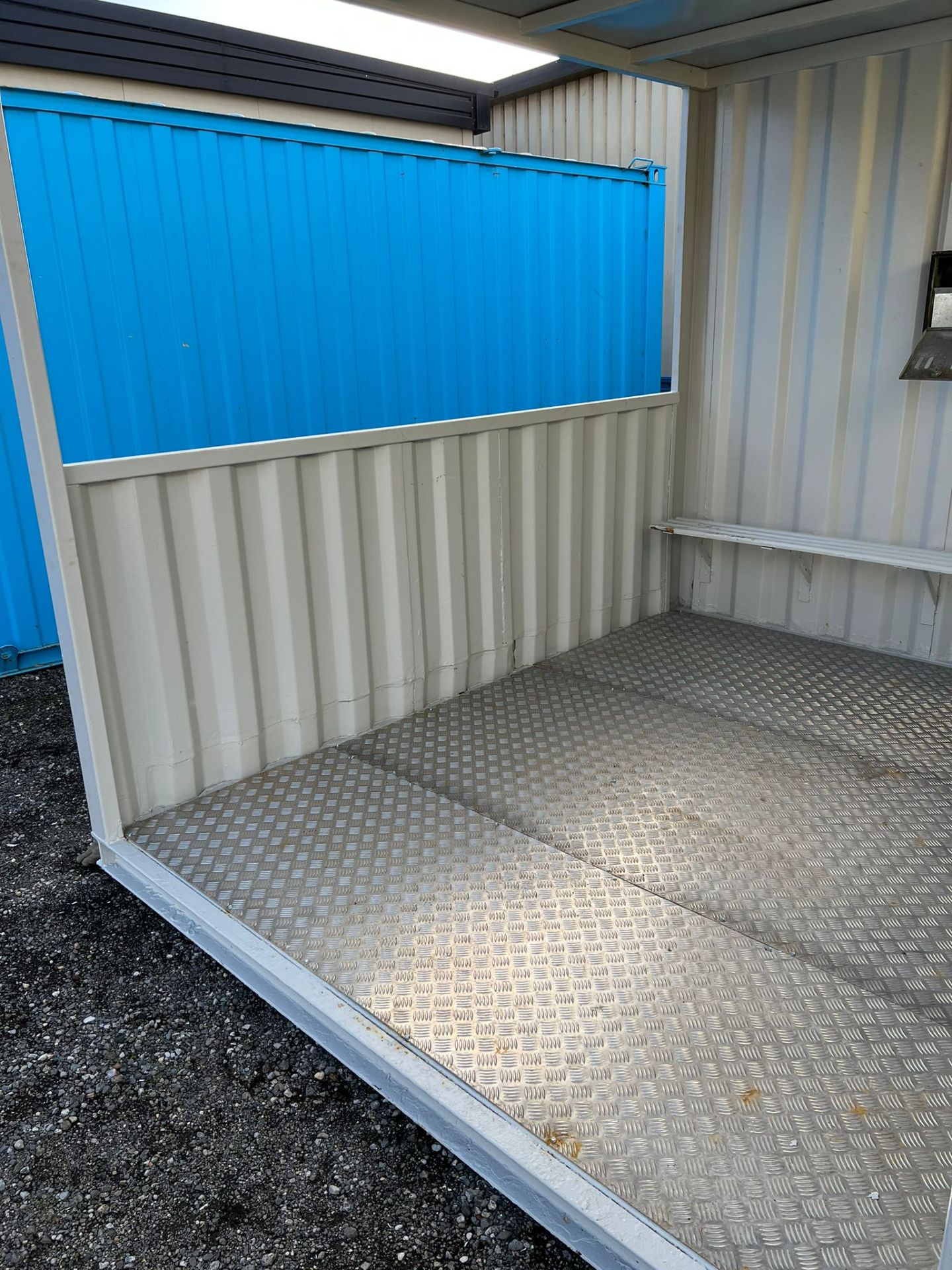 12ft smoking shelter container - Image 2 of 7