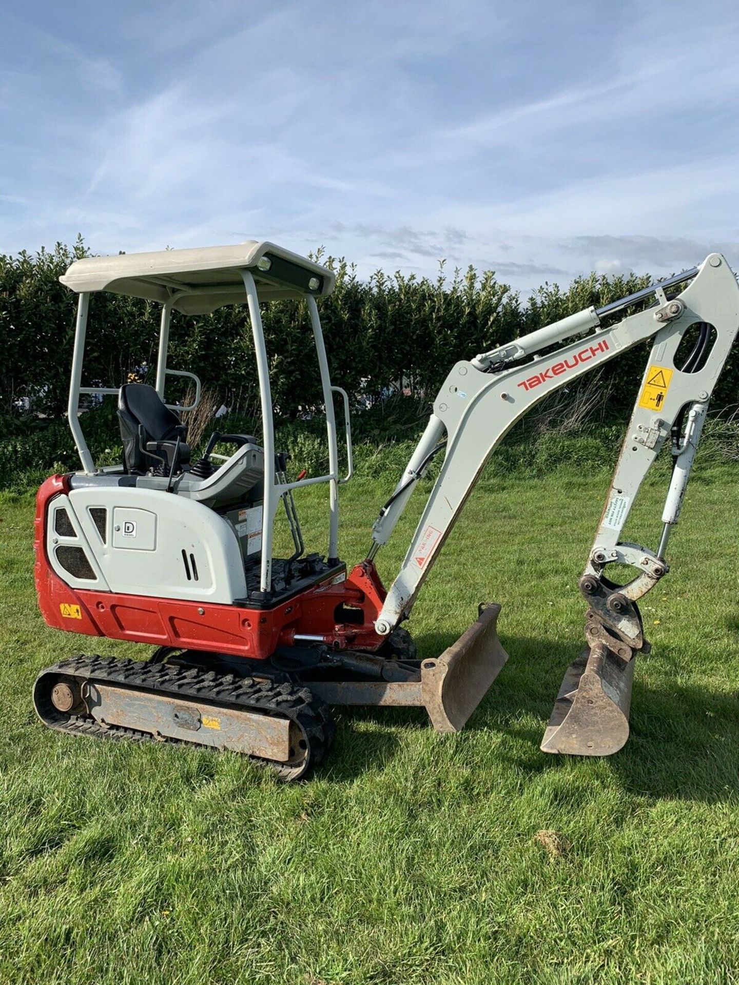 Takeuchi TB216 Mini Digger - Image 2 of 6