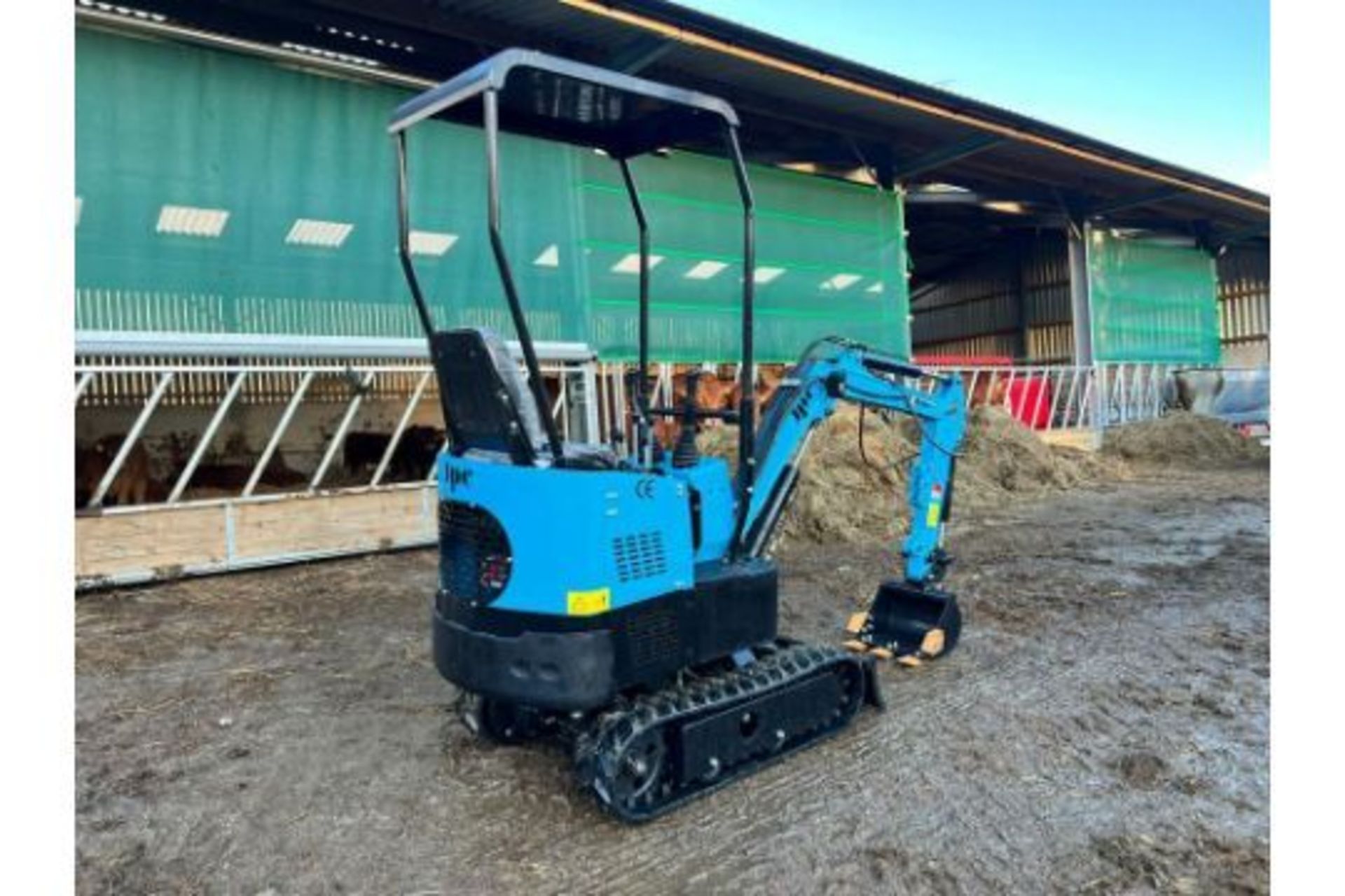 1 Ton Mini Digger - Image 3 of 11