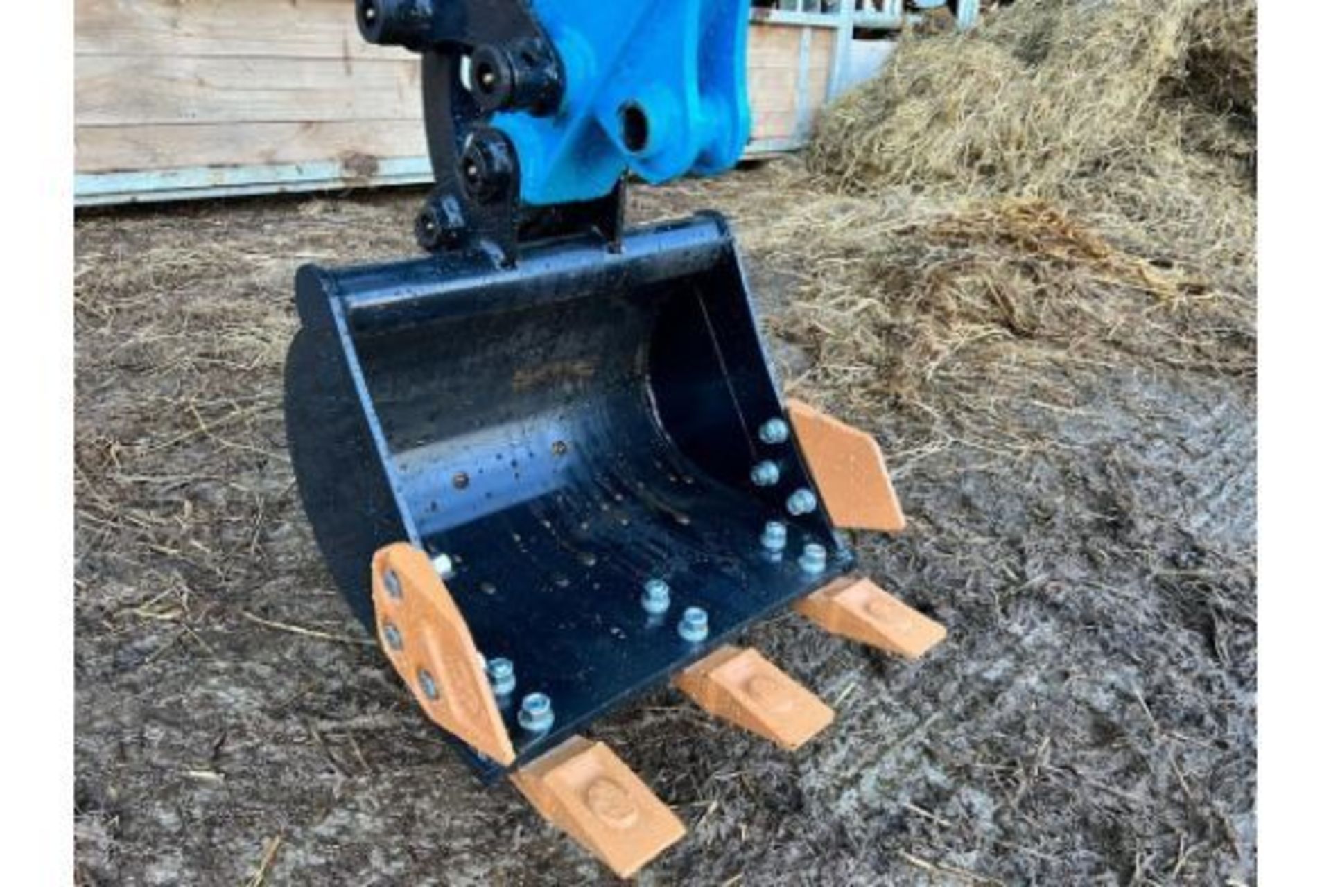 1 Ton Mini Digger - Image 8 of 11