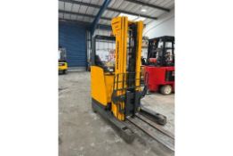 R1393 Reach Truck