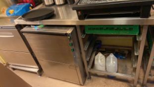 Preparation unit with shelves for dishwashing trays