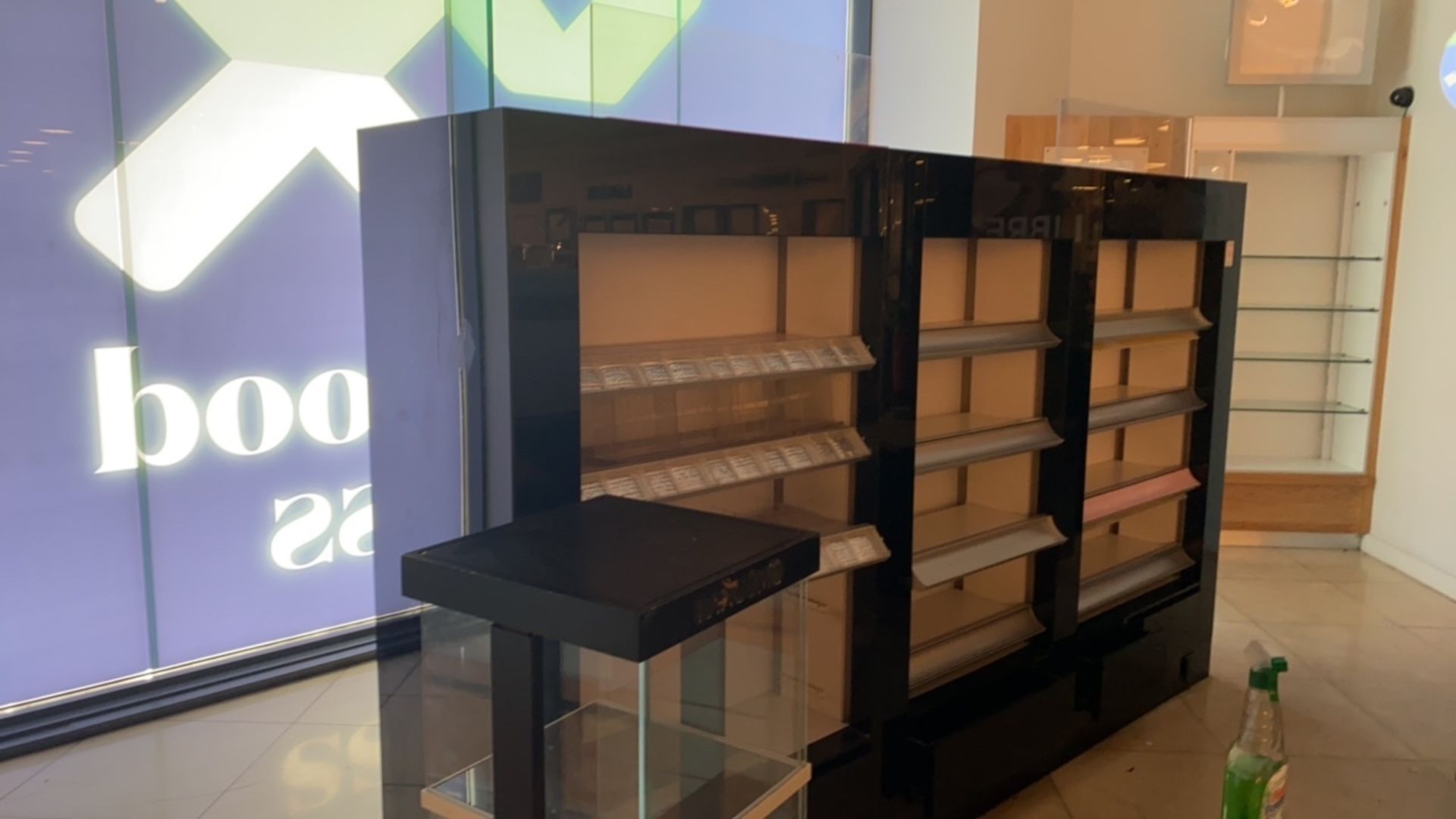 Large Bespoke Cosmetic Display Unit - Image 2 of 5