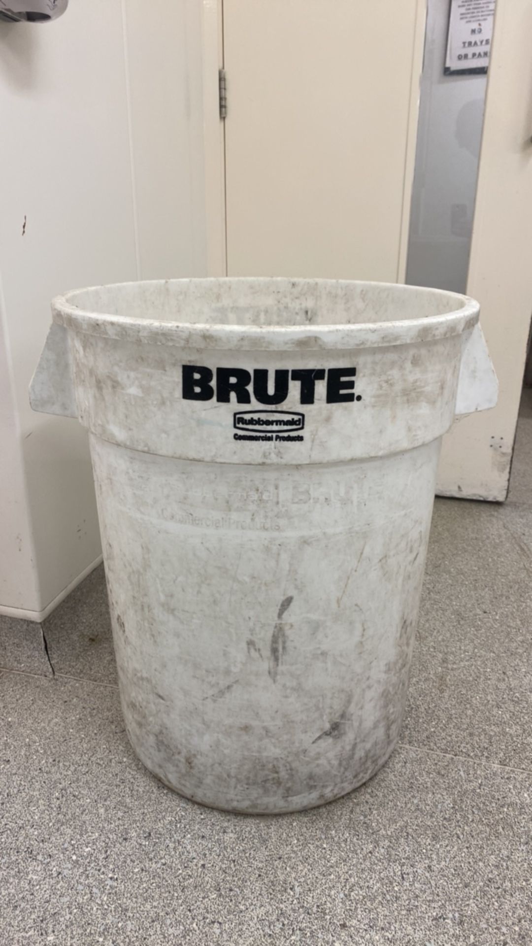 Rubbermaid Brute Bin X2 - Image 3 of 3