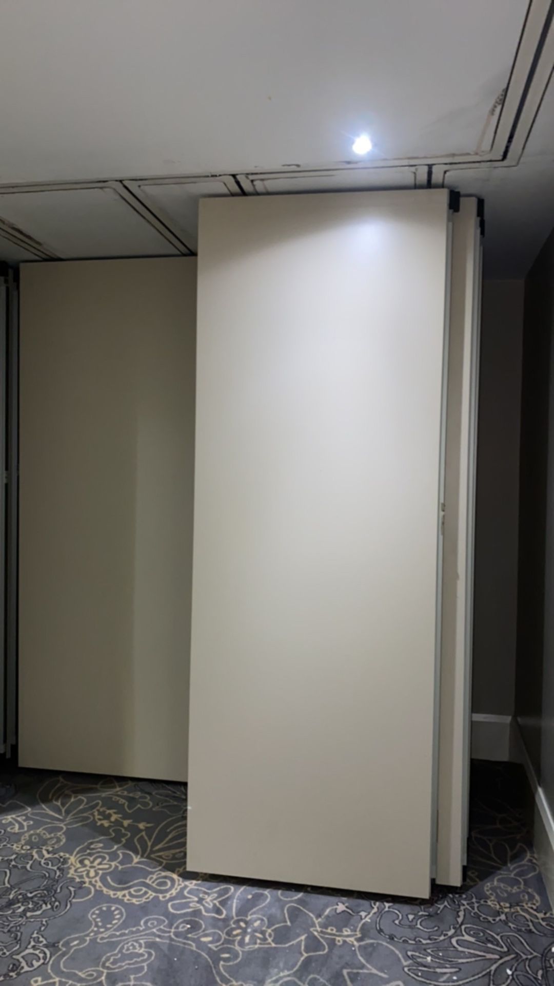 Accordial Partition Wall X26 - Image 4 of 4