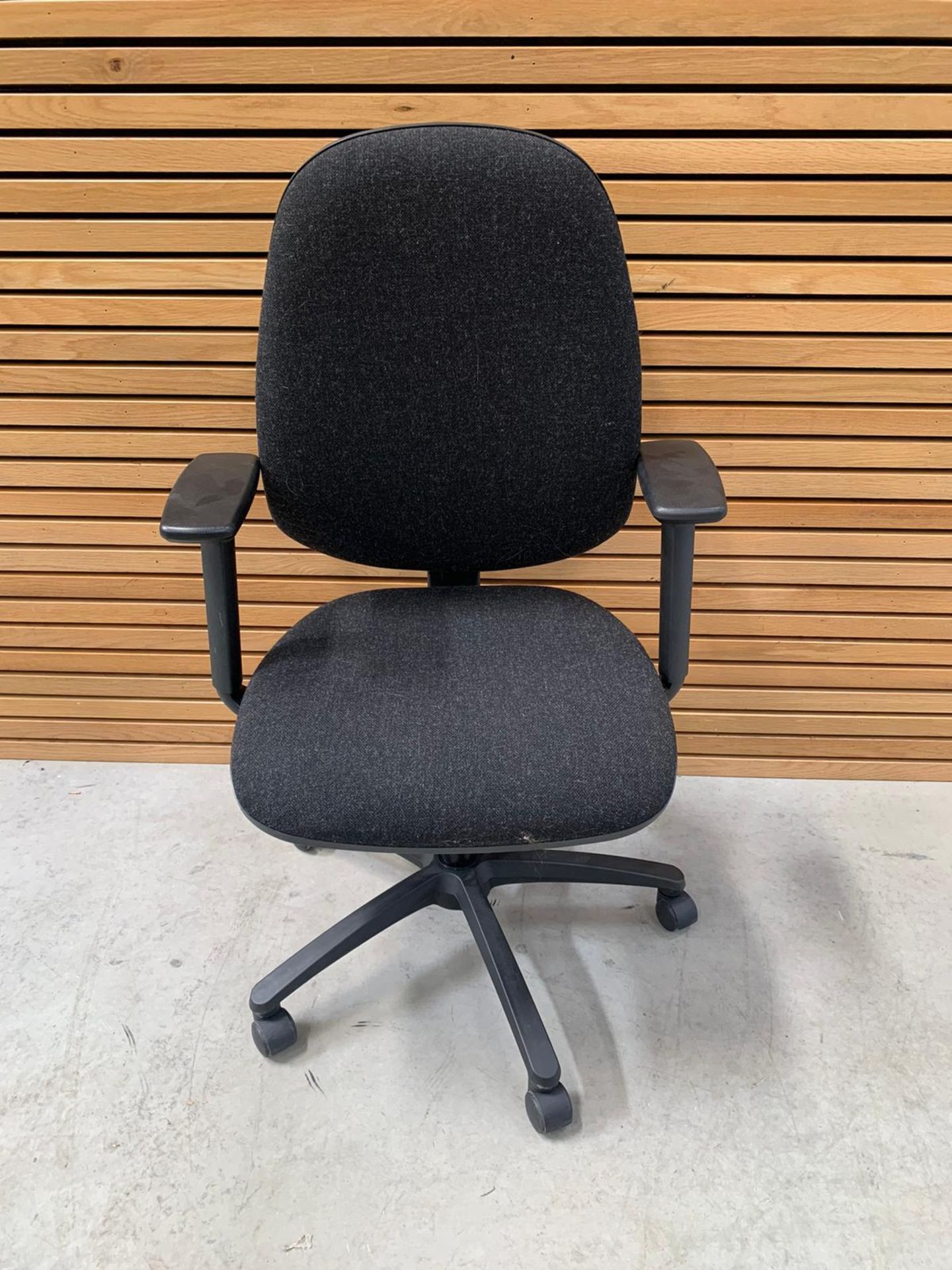 Black Commercial Grade Office Chair - Image 5 of 8