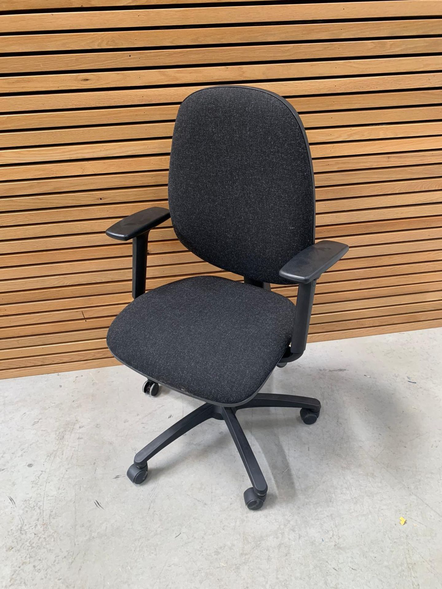 Black Commercial Grade Office Chair - Image 4 of 8