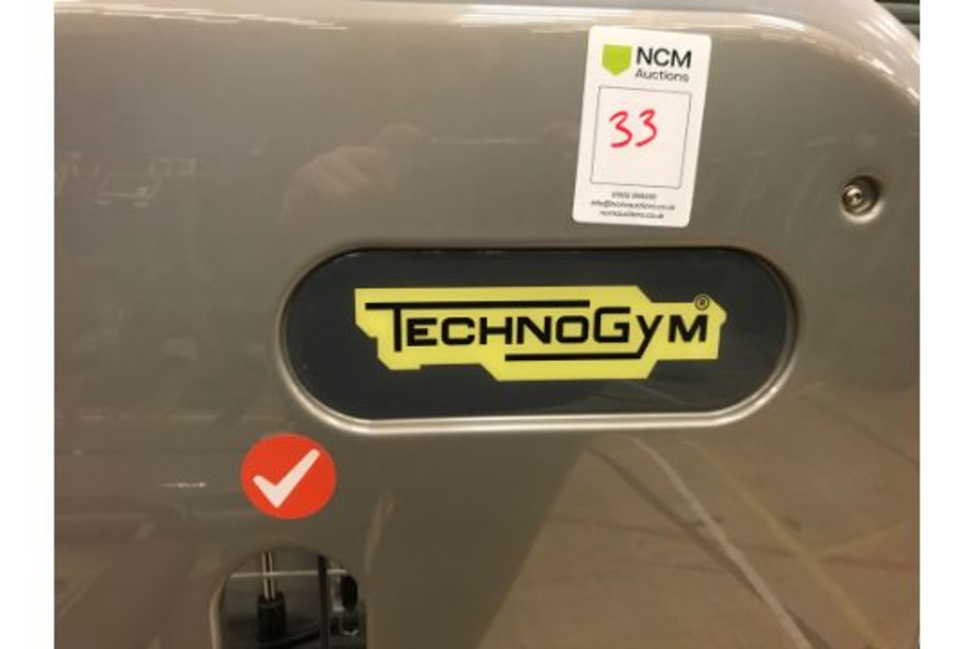 Technogym leg extension machine - Image 4 of 6