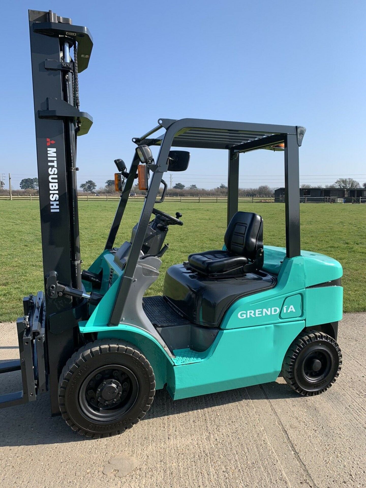 Mitsubishi 2.5 Tonne Diesel Forklift - Image 2 of 2