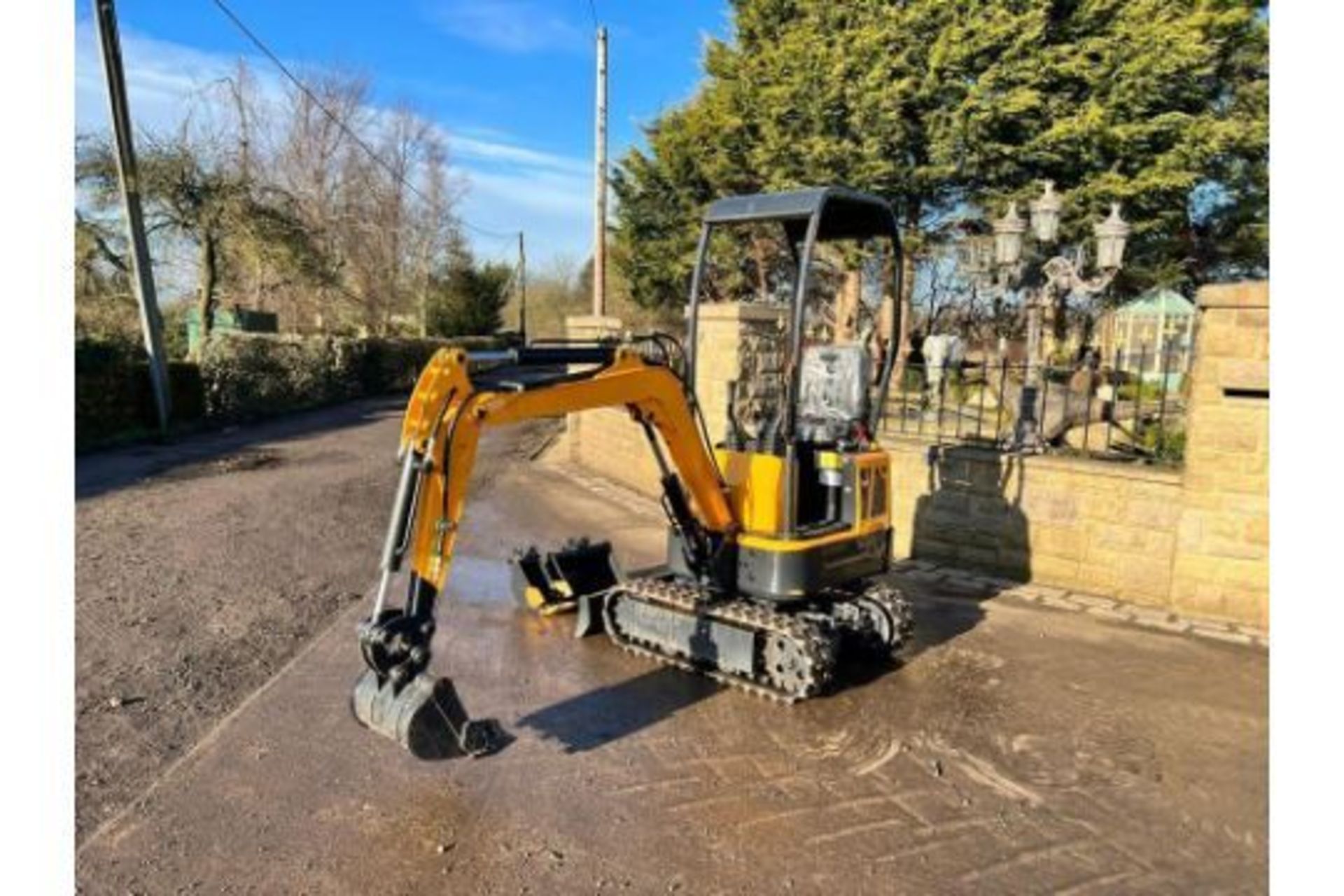 New And Unused LM10 1 Ton Mini Digger - Image 6 of 11