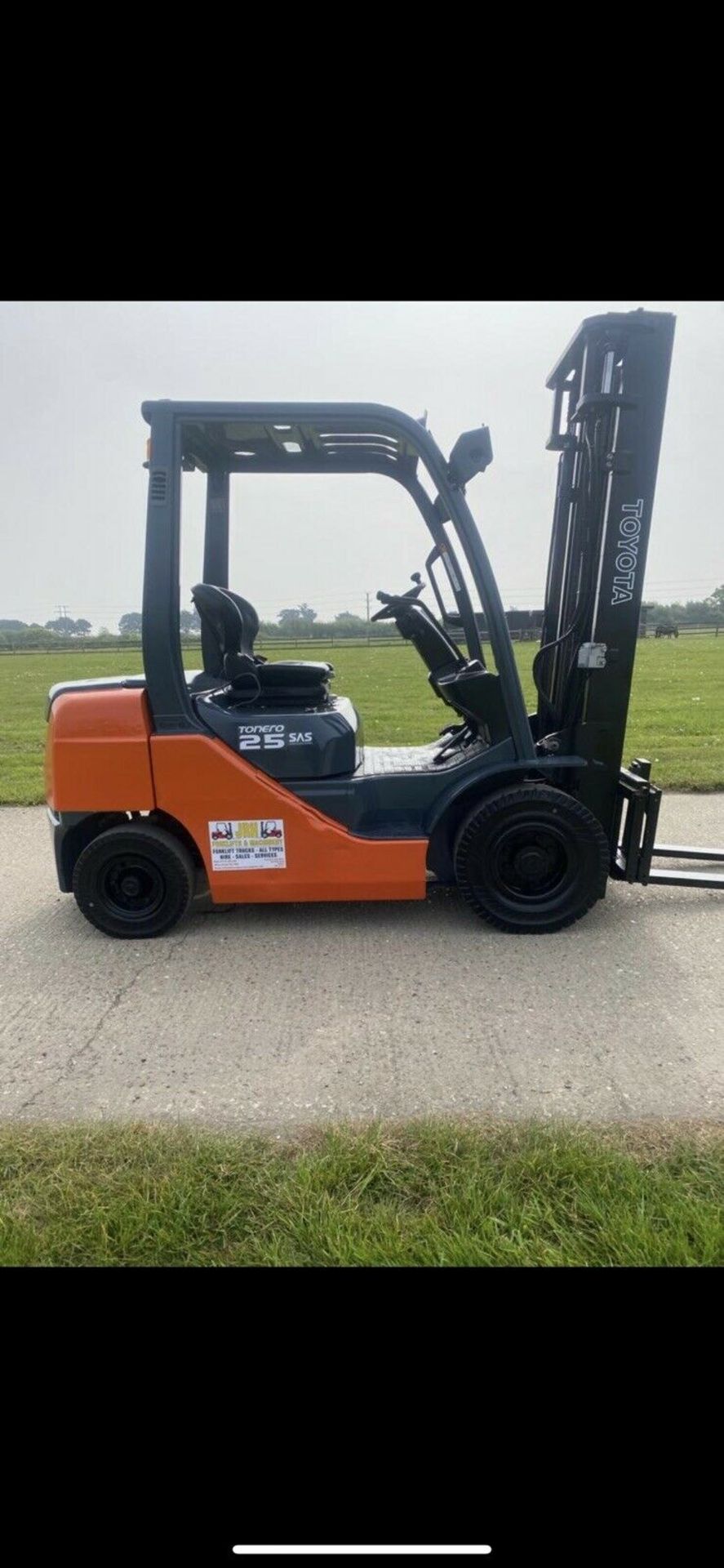 Toyota 2.5 Diesel Forklift - Image 2 of 8