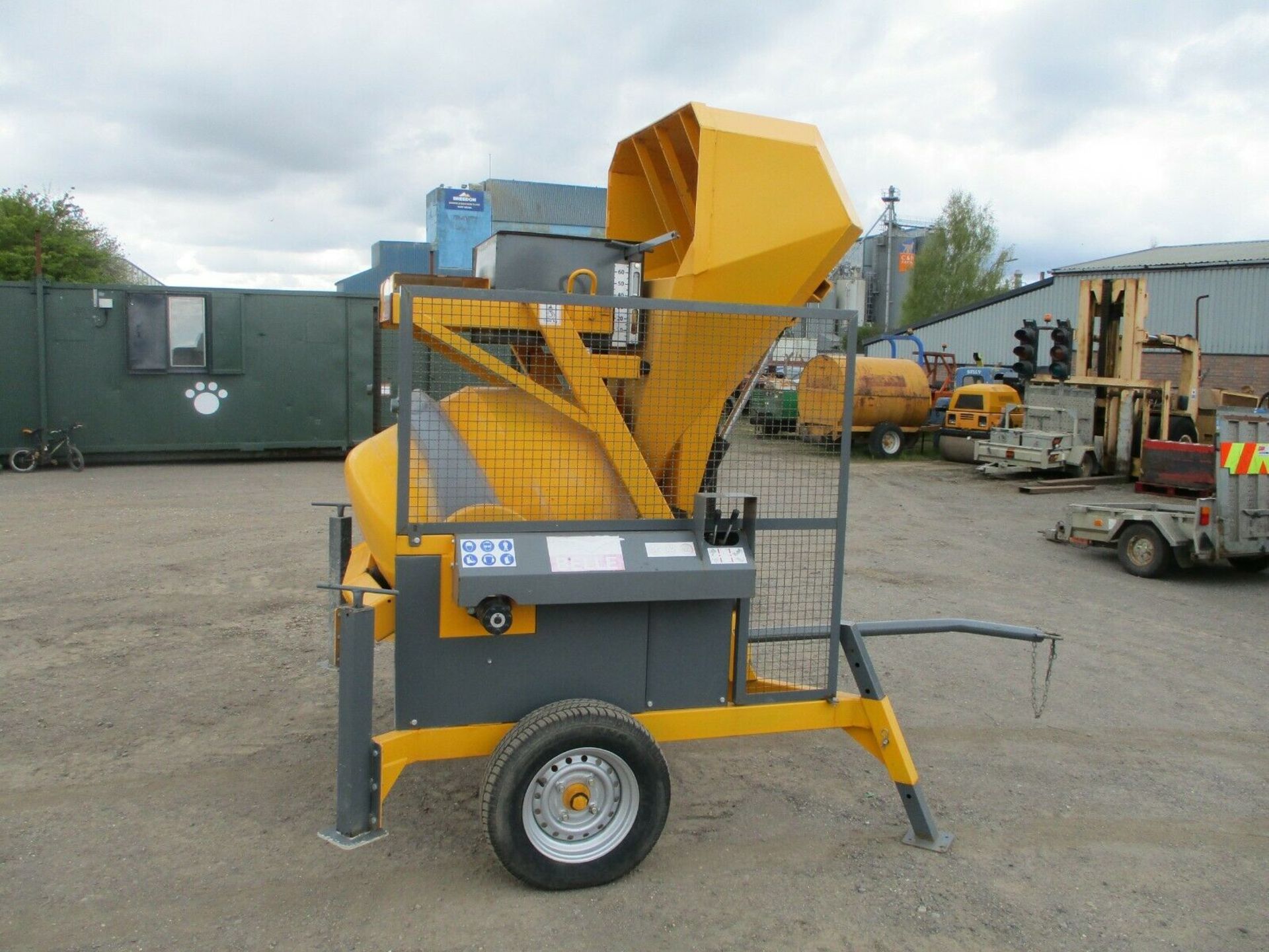 2019 Altrad Belle RB500B self loading diesel cement mixer - Image 5 of 8