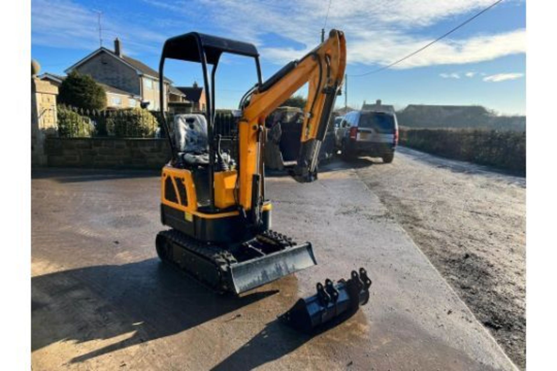 New And Unused LM10 1 Ton Mini Digger - Image 3 of 11