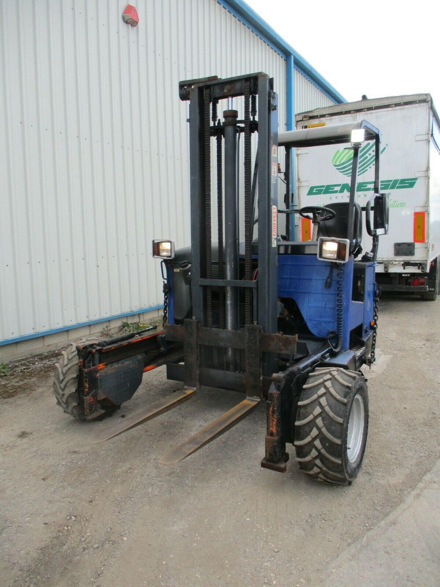 2006 Moffett mounty M8 25.3 truck mounted forklift 2000kg lift - Image 2 of 8