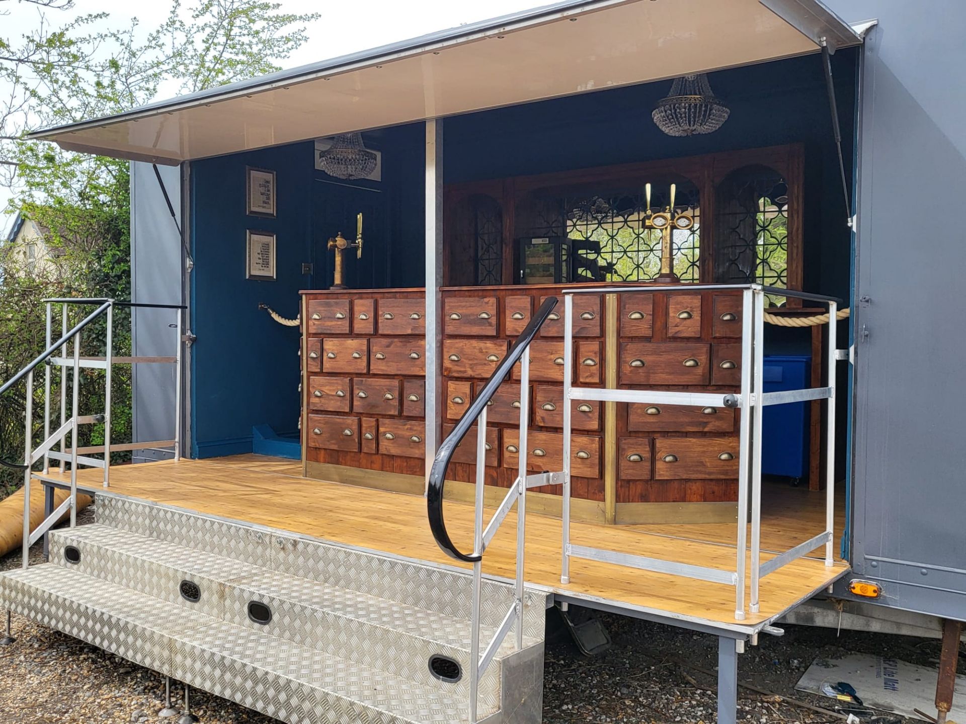 Fully Functional Trailer Bar