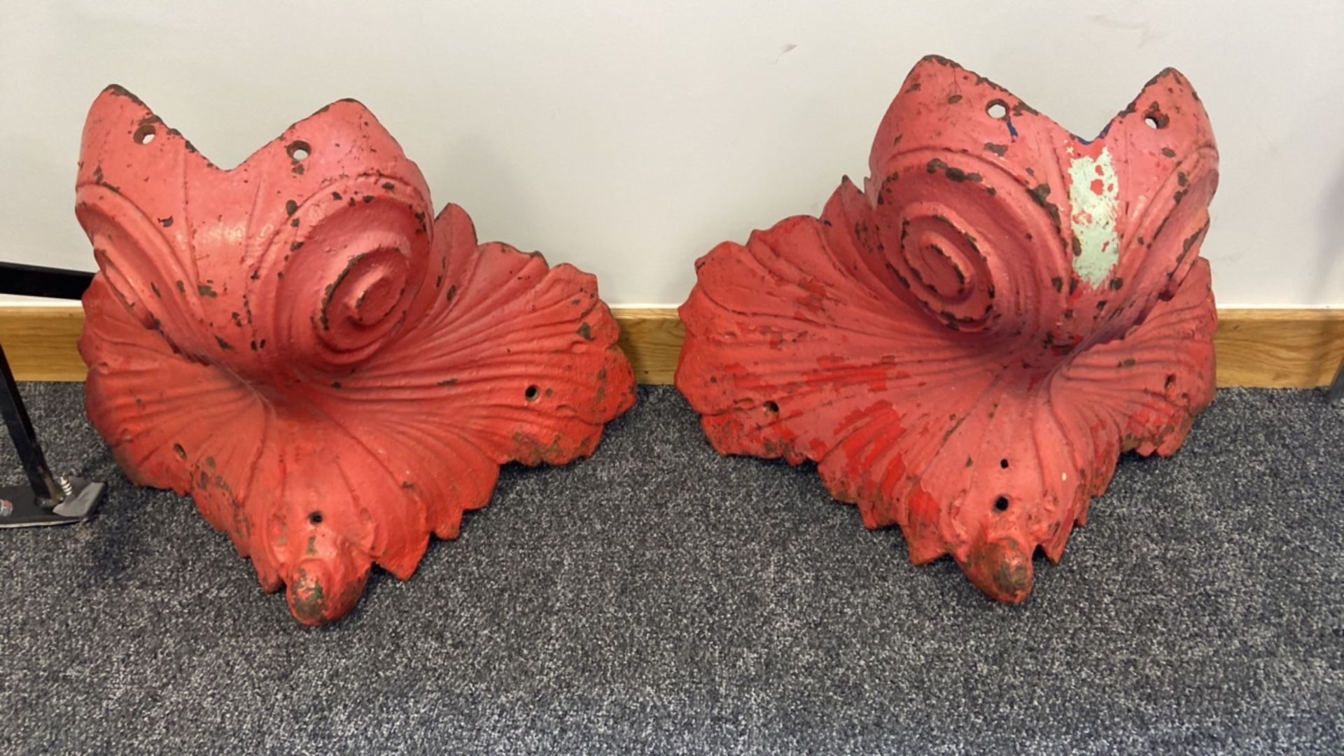 Cast Iron Red Outdoor Wall Mount X2 - Image 4 of 4