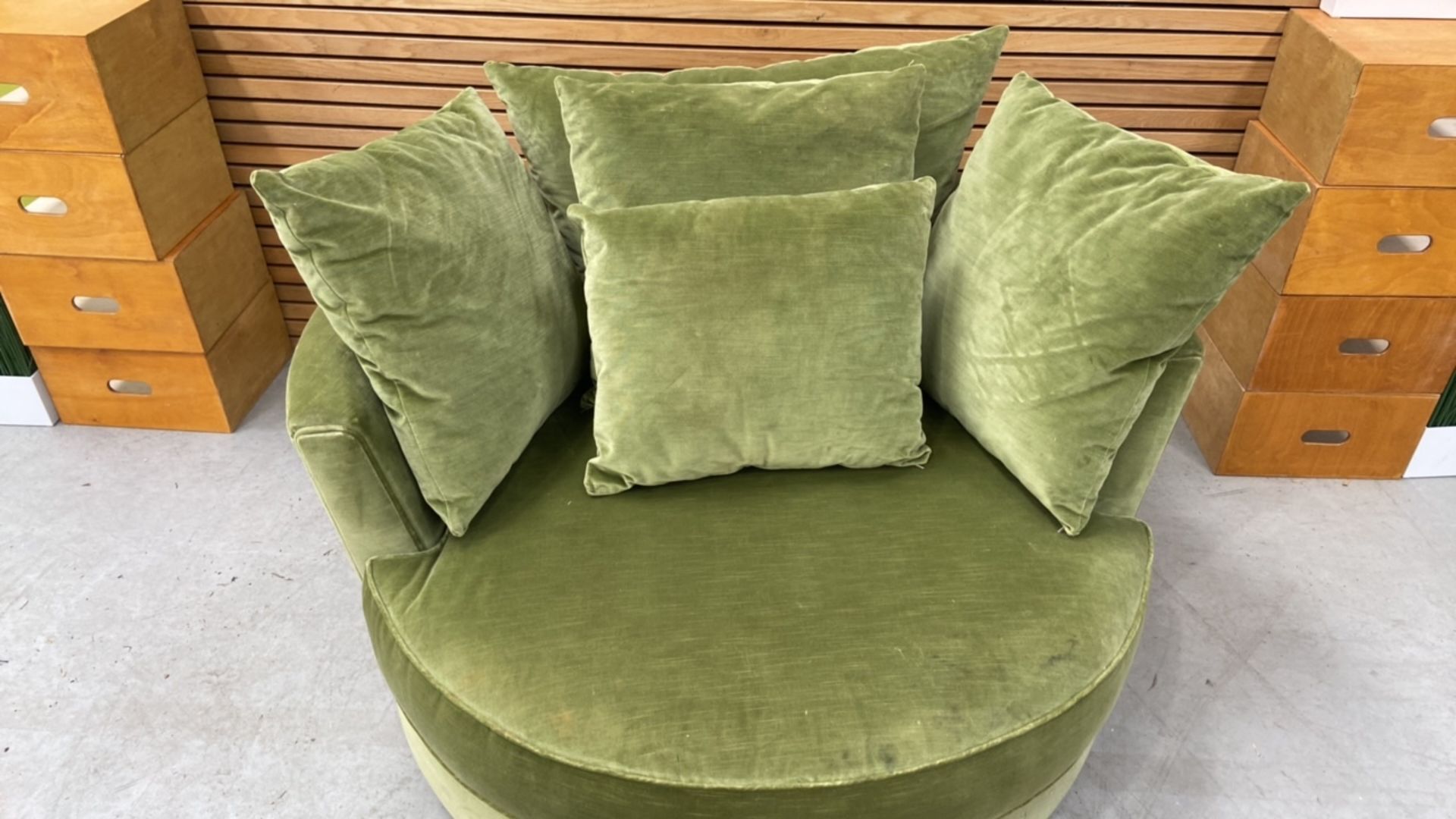 Green Velvet Swivel Chair - Image 2 of 7