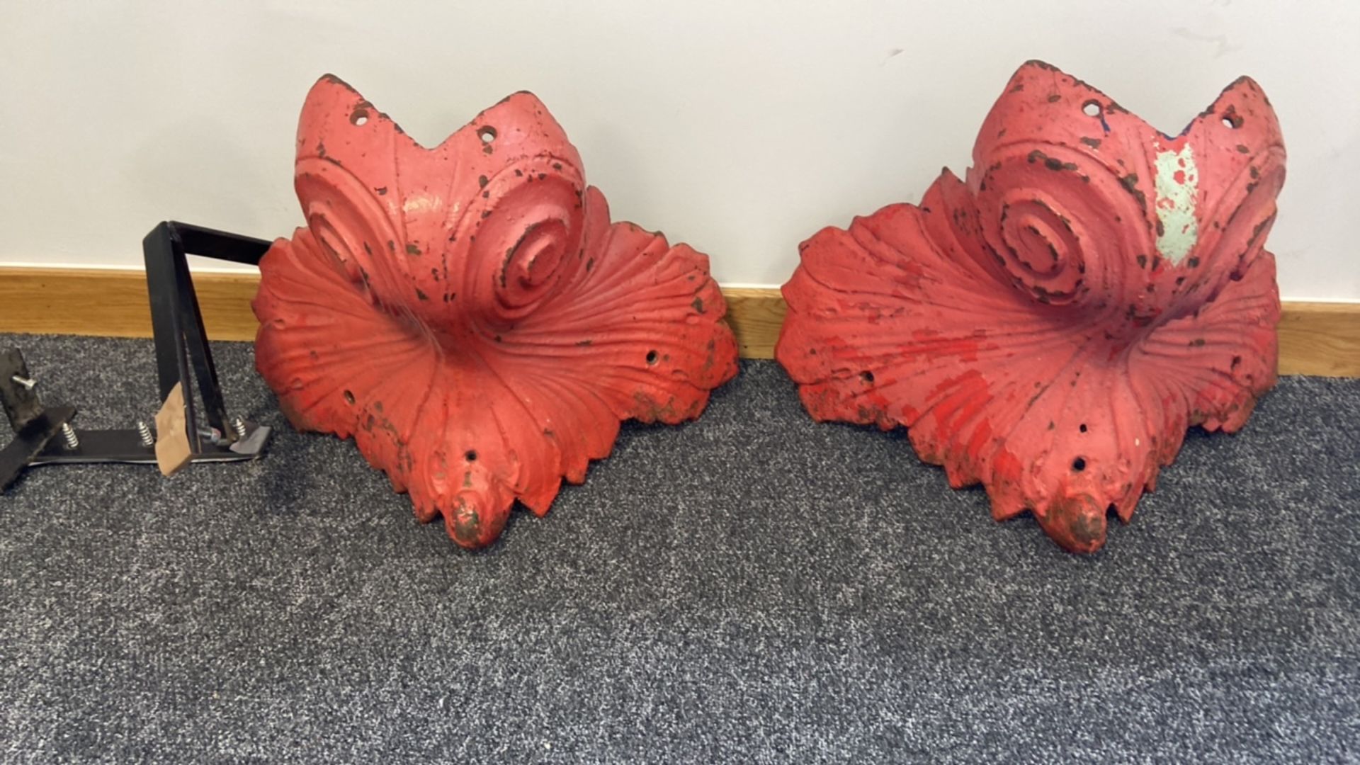 Cast Iron Red Outdoor Wall Mount X2 - Image 2 of 4