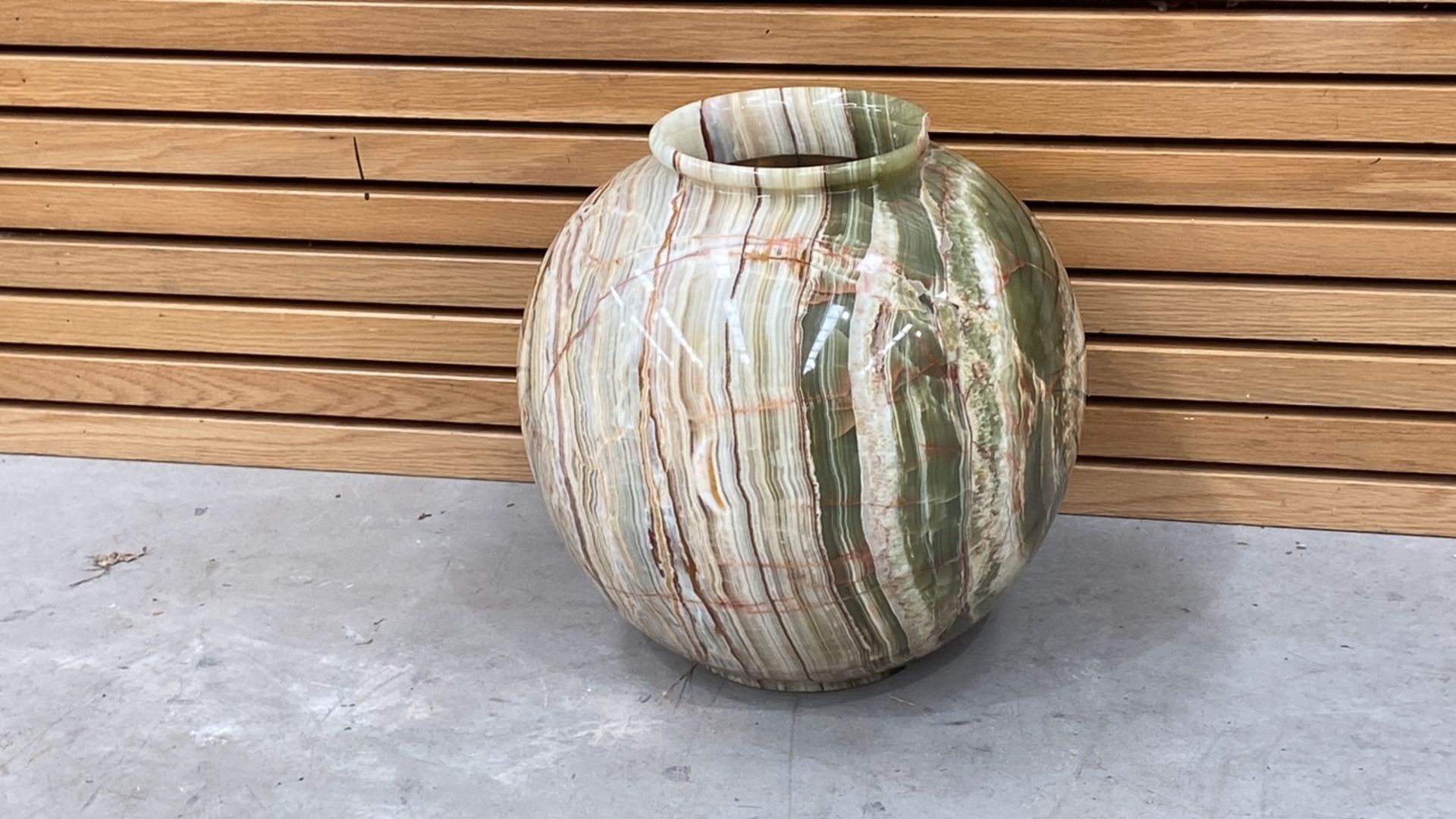 Mid-Century Onyx Green Vase - Image 2 of 9