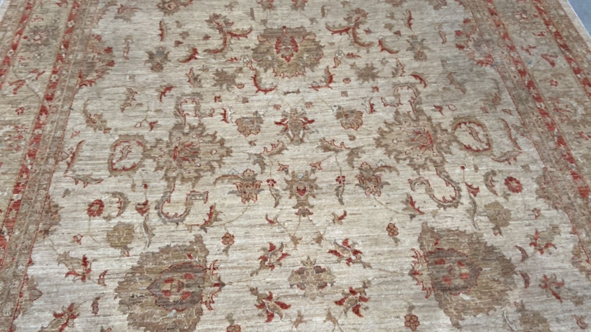 Large Rug - Image 4 of 6