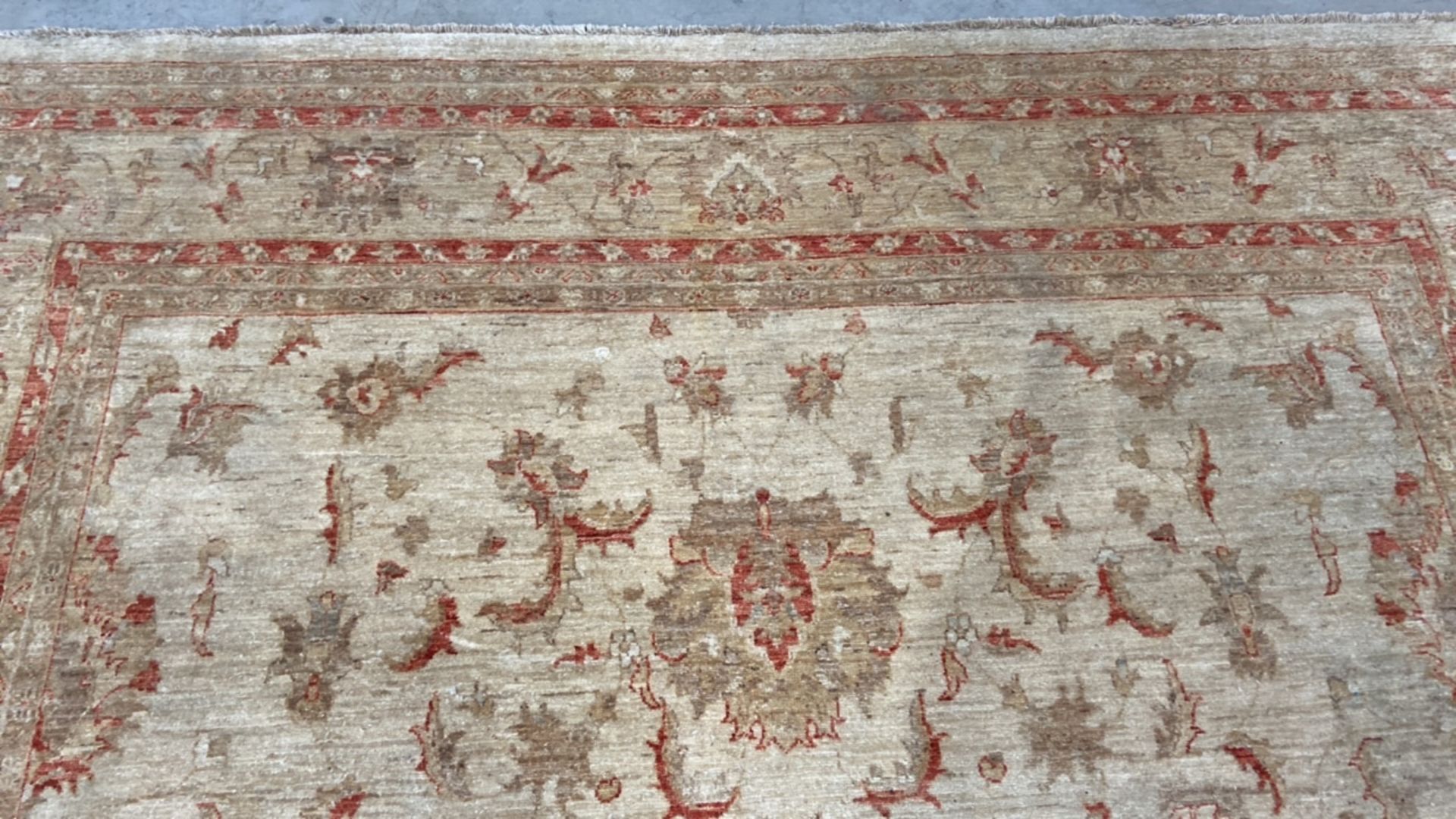 Large Rug - Image 5 of 6