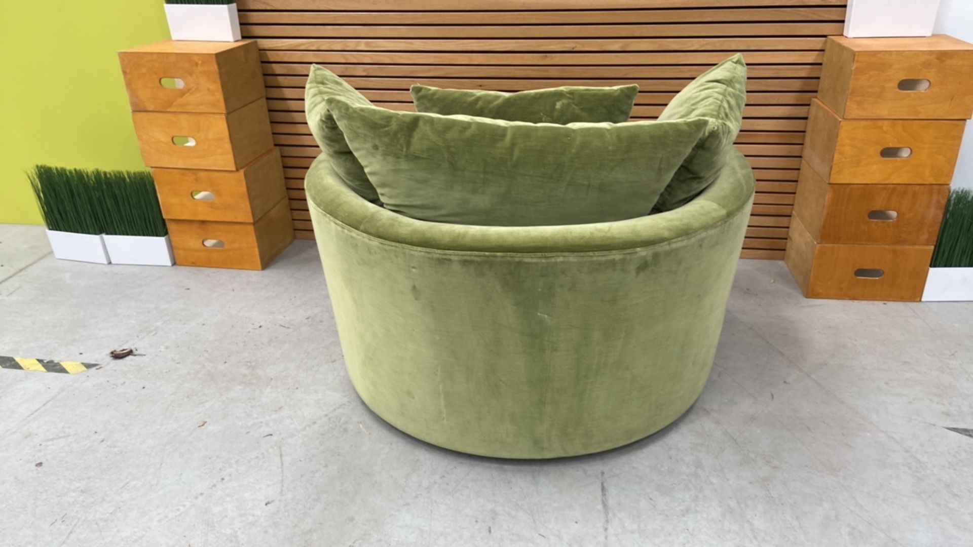 Green Velvet Swivel Chair - Image 6 of 7