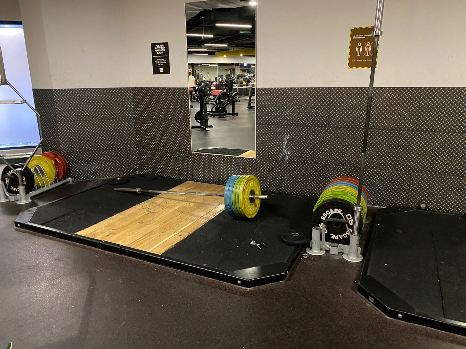 Deadlift Area - Image 2 of 5