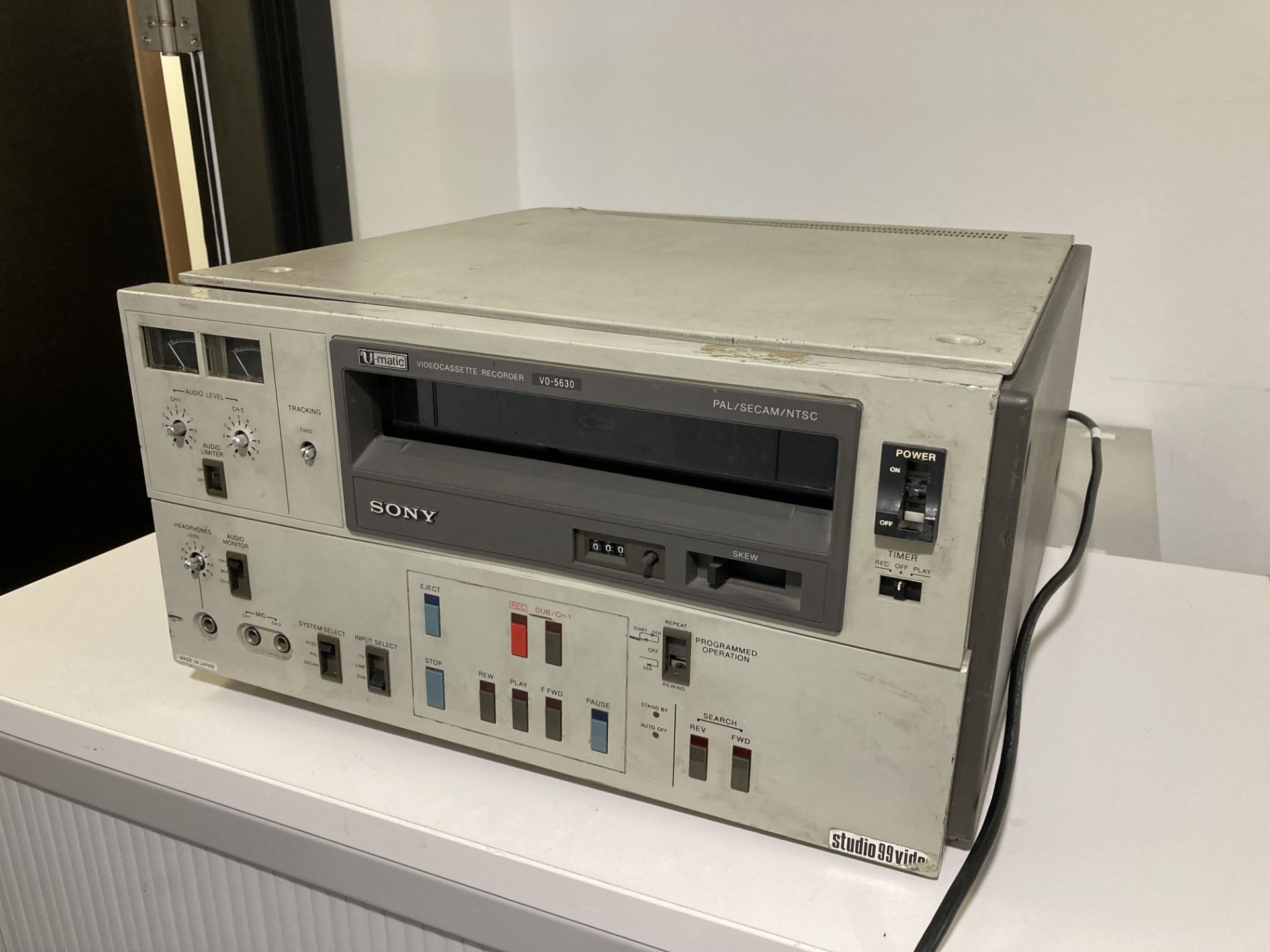 Sony U-matic portable videocassette recorder. - Image 4 of 4