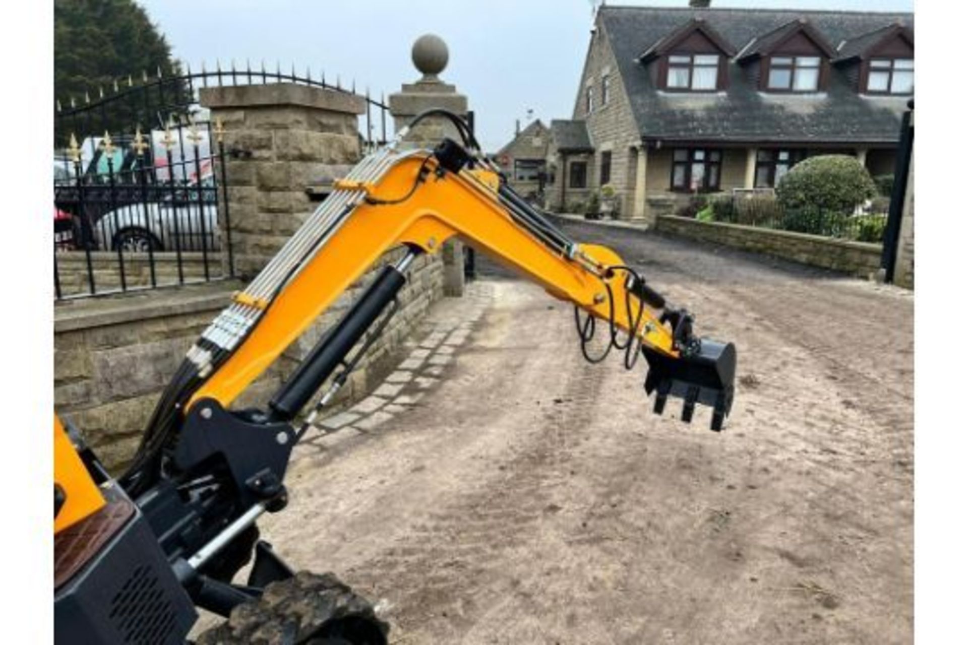 1 Ton Mini Digger - Image 7 of 15