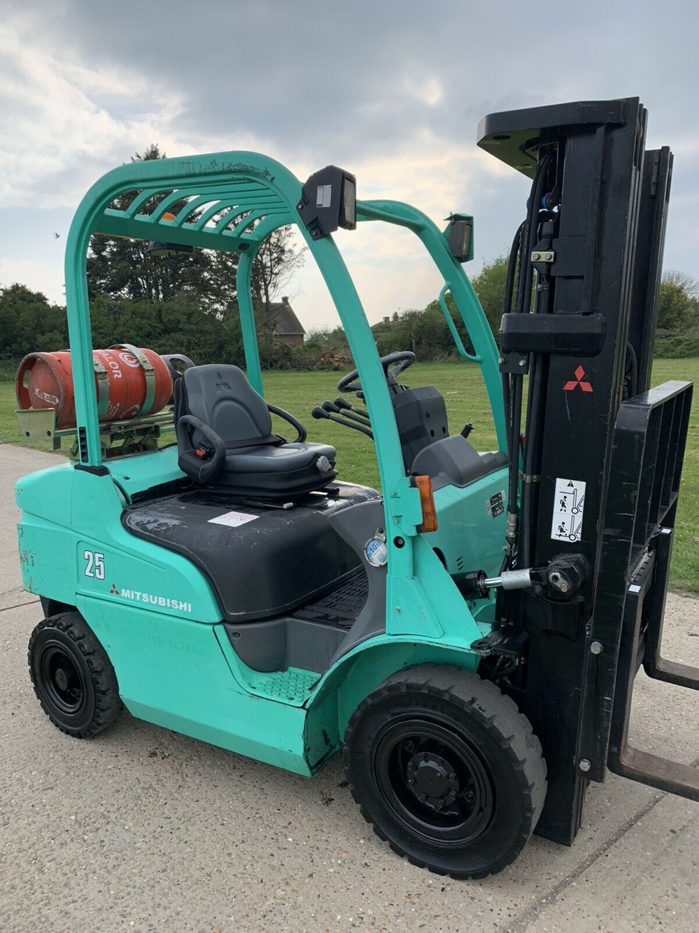 Mitsubishi 2.5 Tonne Gas Forklift Container Spec 3700 Hours - Image 3 of 6