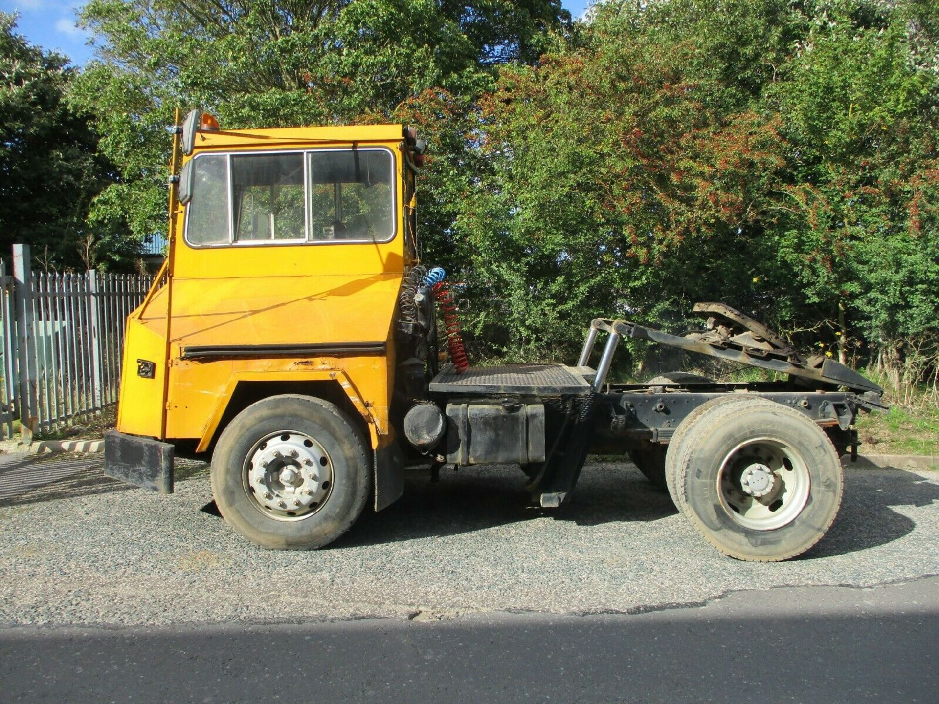 Reliance Dock spotter shunter tow tug tractor unit Perkins V8 Terberg - Image 3 of 11