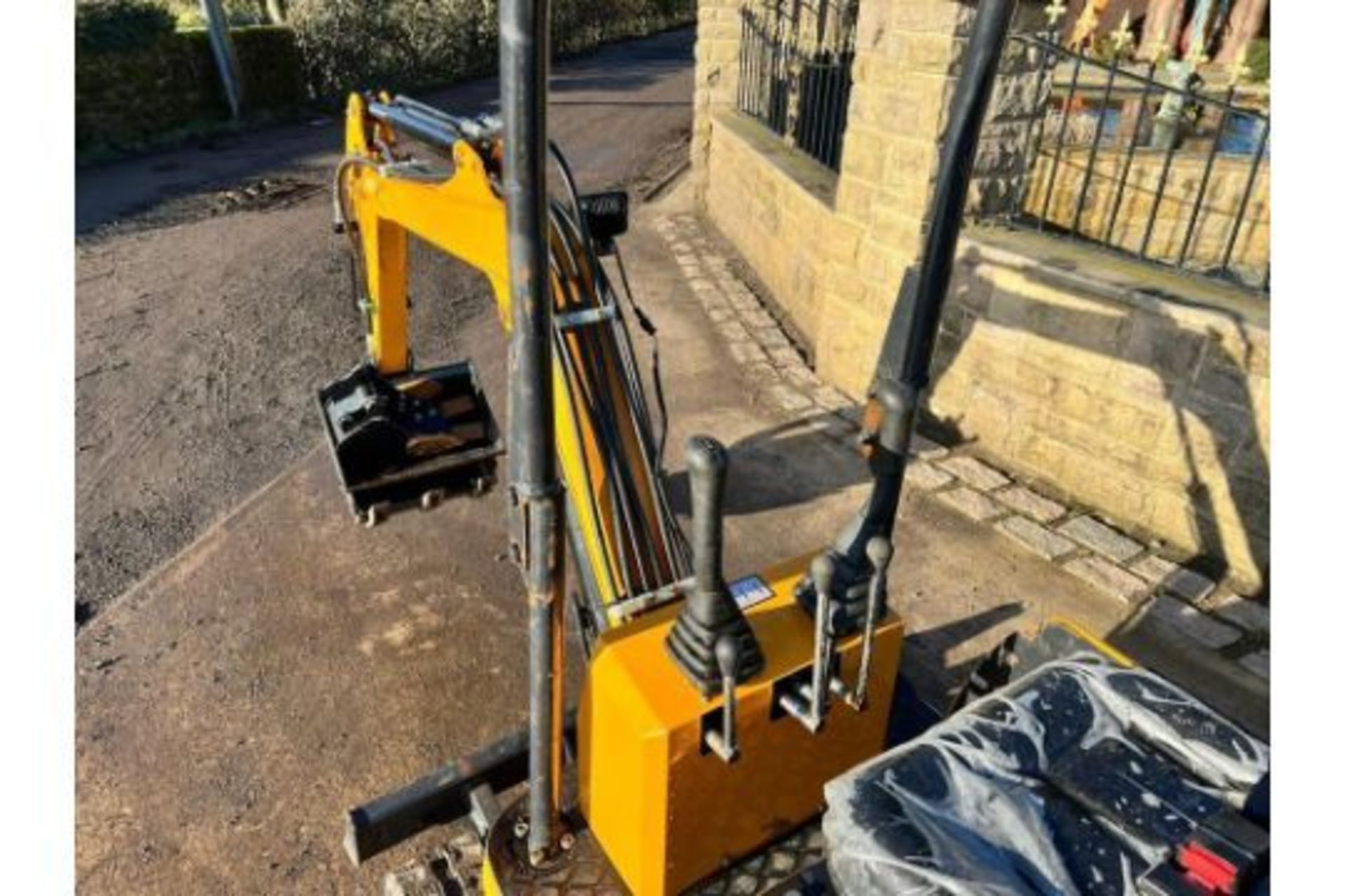 New And Unused LM10 1 Ton Mini Digger - Image 9 of 11