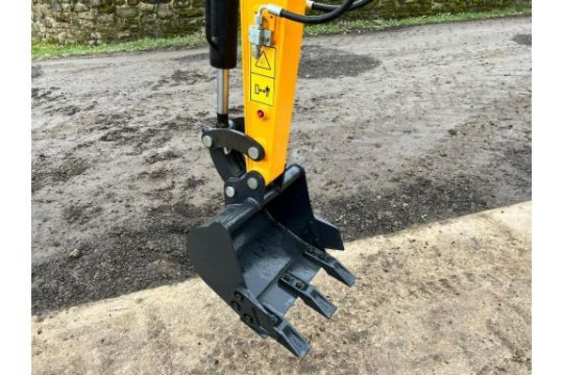 1 Ton Mini Digger - Image 10 of 15