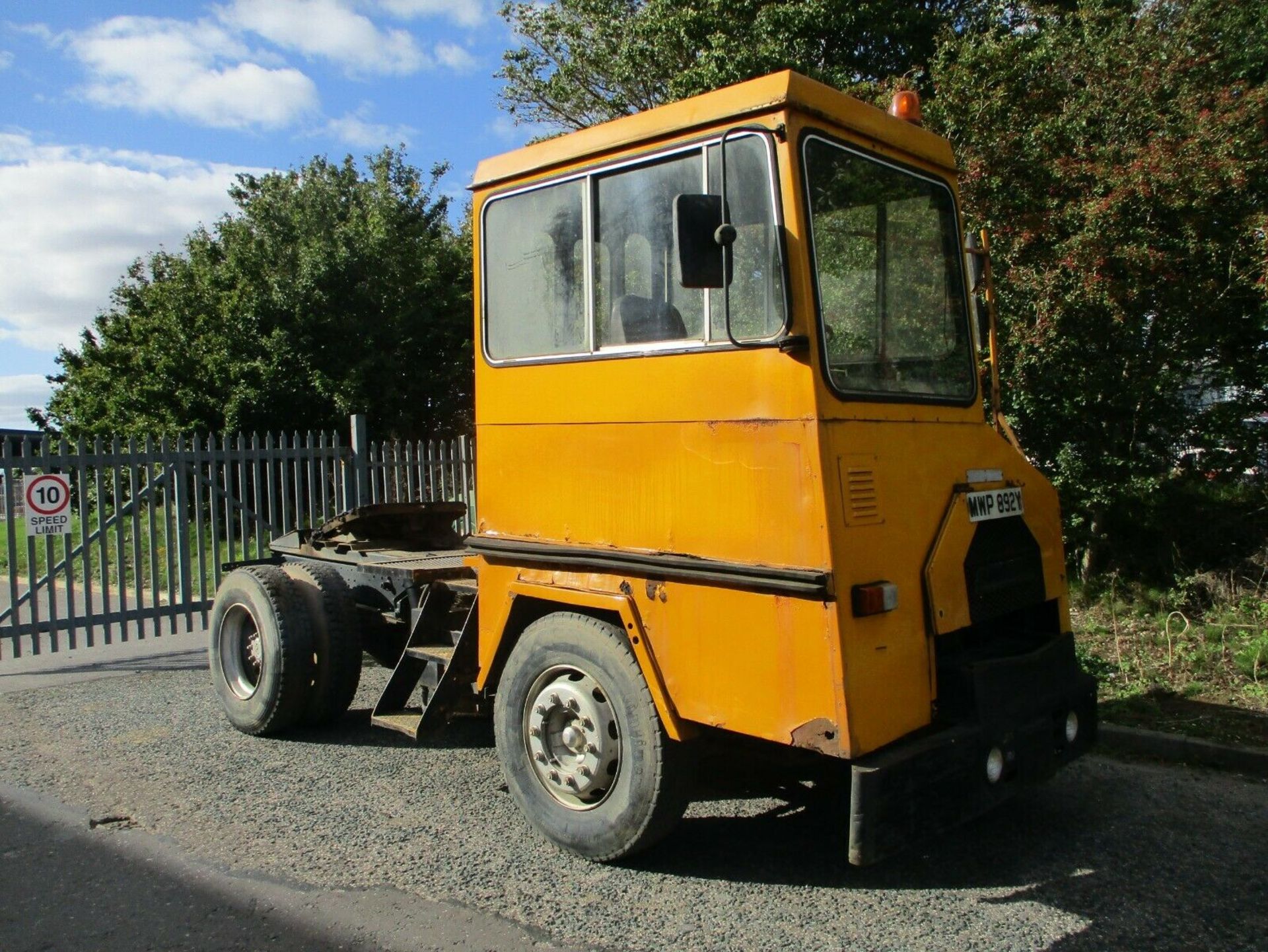 Reliance Dock spotter shunter tow tug tractor unit Perkins V8 Terberg - Image 2 of 11