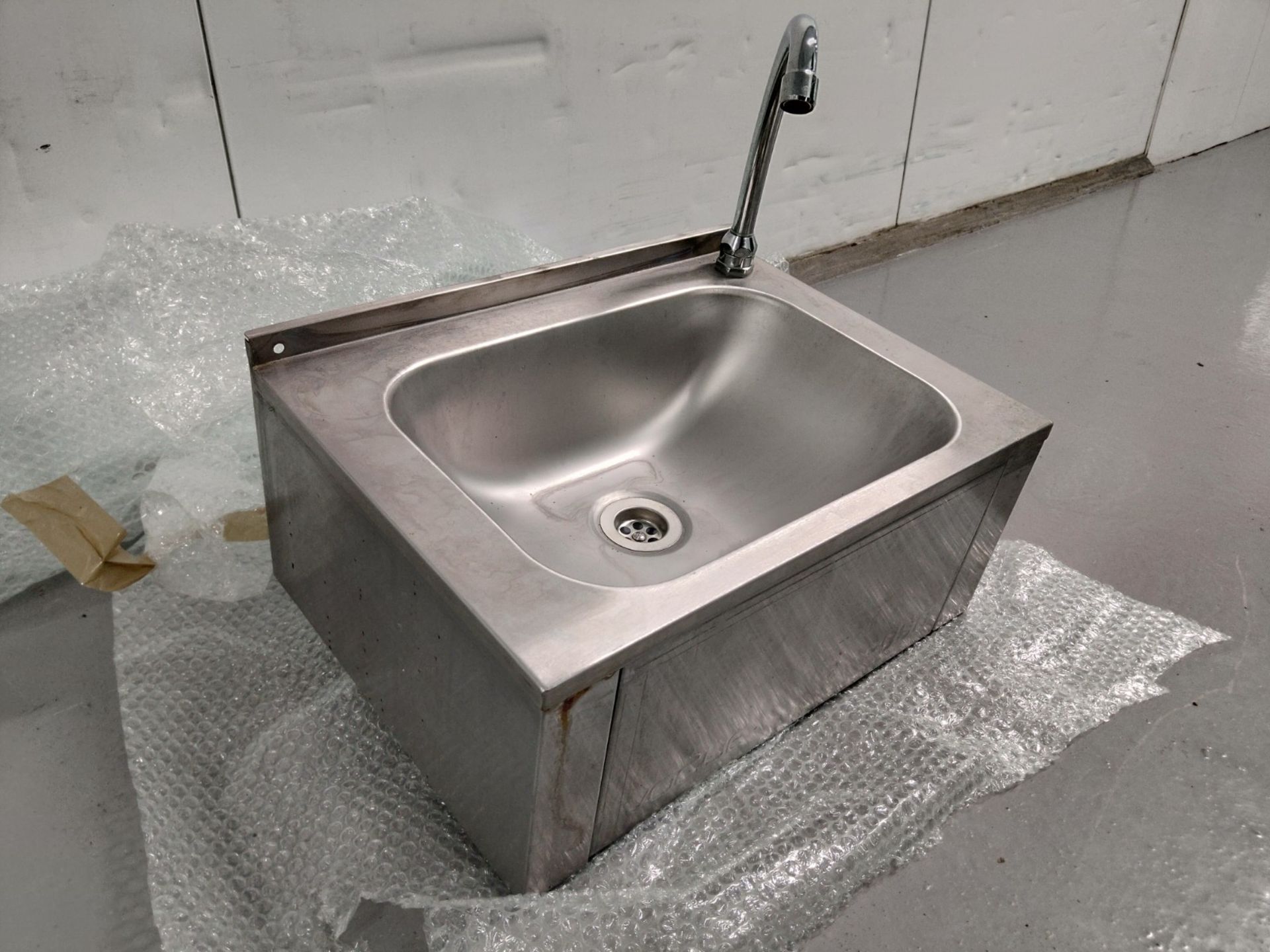 Vogue Stainless Steel Knee Operated Sink - Image 4 of 4