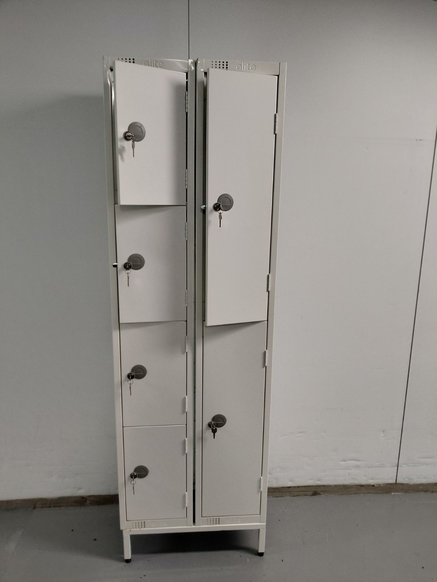 Metal Lockers with Stand