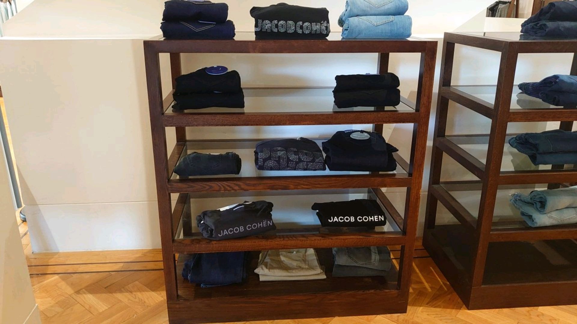 Display Shelf Unit