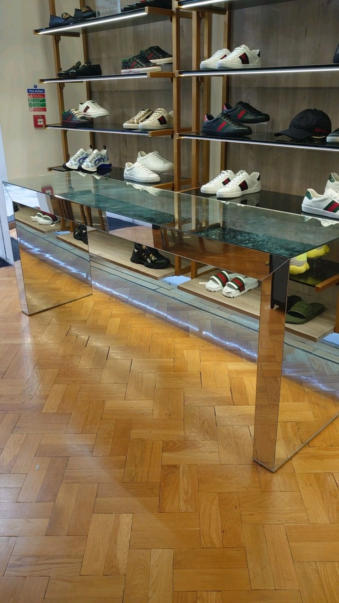 Mirrored Display Table - Image 4 of 4