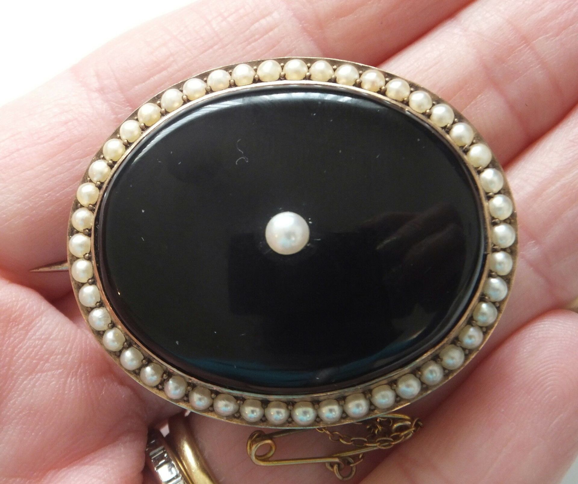 Victorian 15ct Gold Onyx & Seed Pearl Antique Locket Brooch - Image 2 of 5