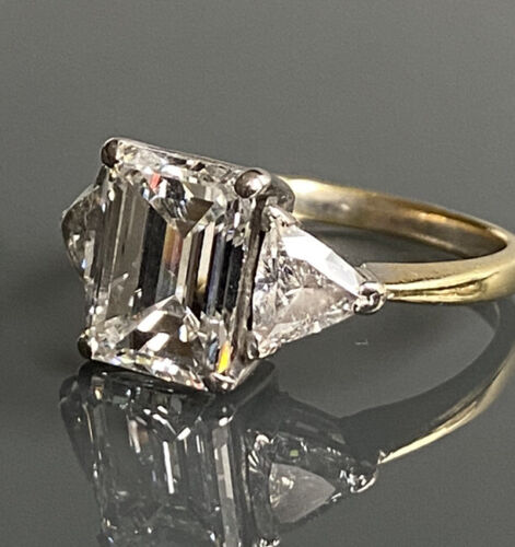 18ct Gold Diamond Solitaire Emerald Cut Ring - Image 7 of 12