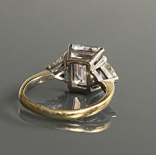 18ct Gold Diamond Solitaire Emerald Cut Ring - Image 4 of 12