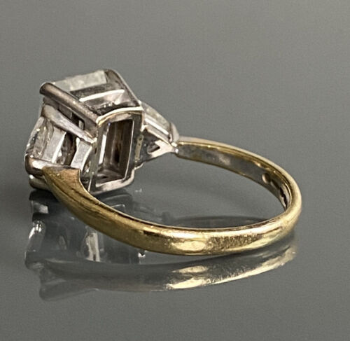 18ct Gold Diamond Solitaire Emerald Cut Ring - Image 5 of 12