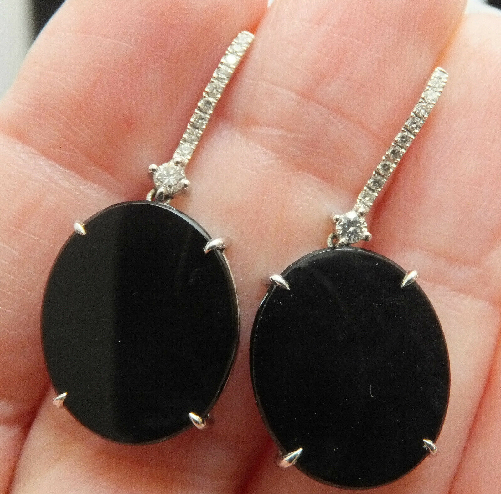 18ct Gold Onyx & Diamond Earrings - Image 2 of 5