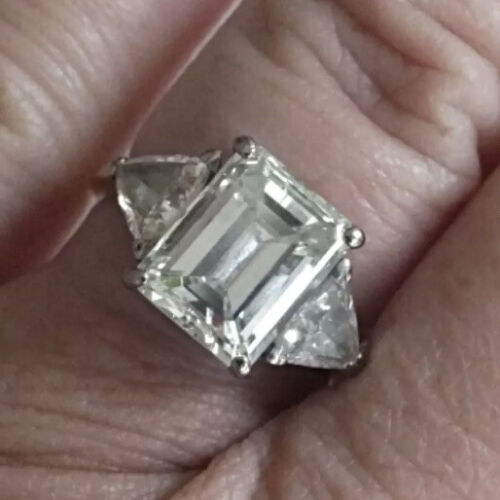 18ct Gold Diamond Solitaire Emerald Cut Ring - Image 10 of 12