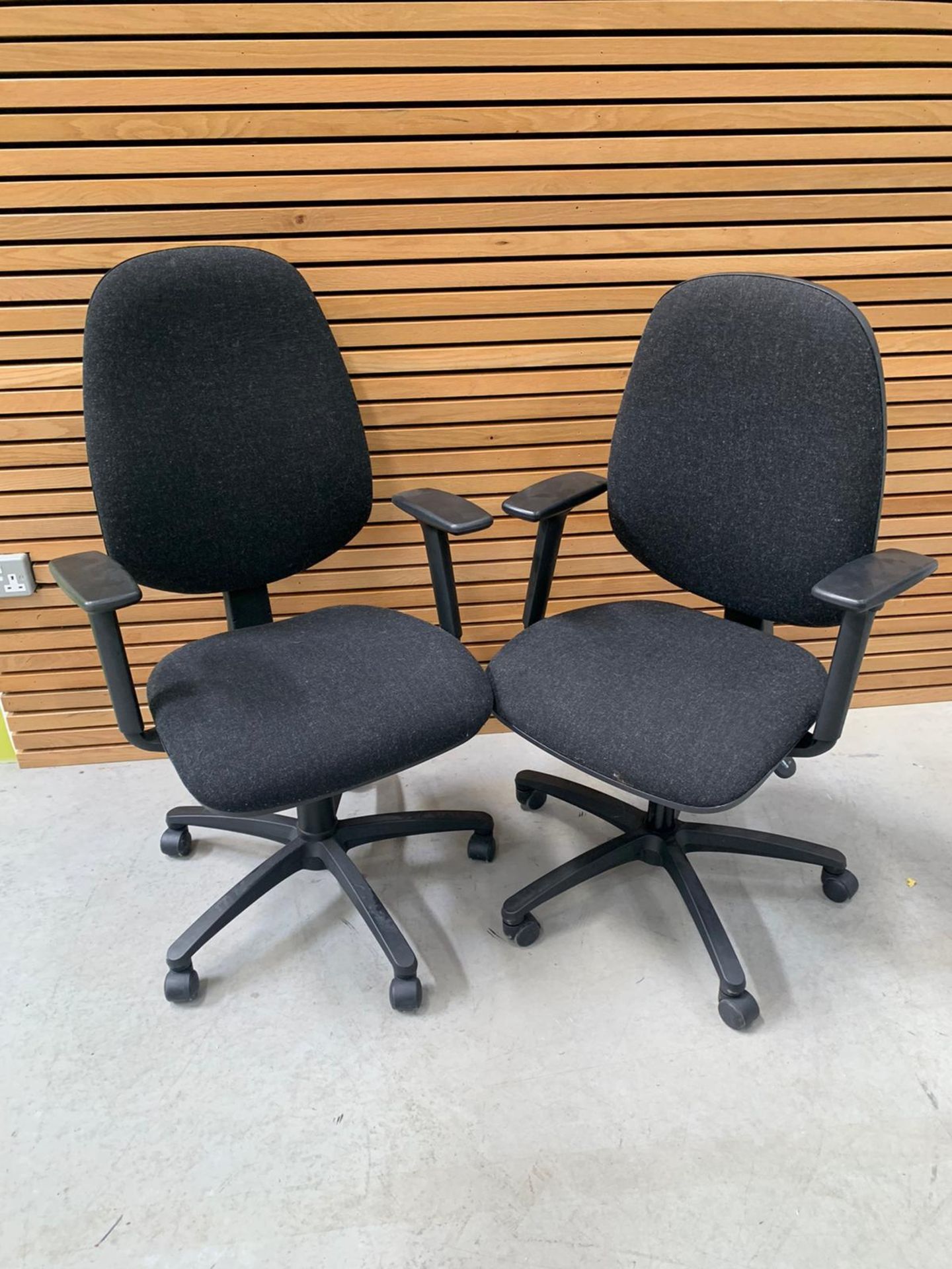 Black Commercial Grade Office Chair - Image 3 of 6