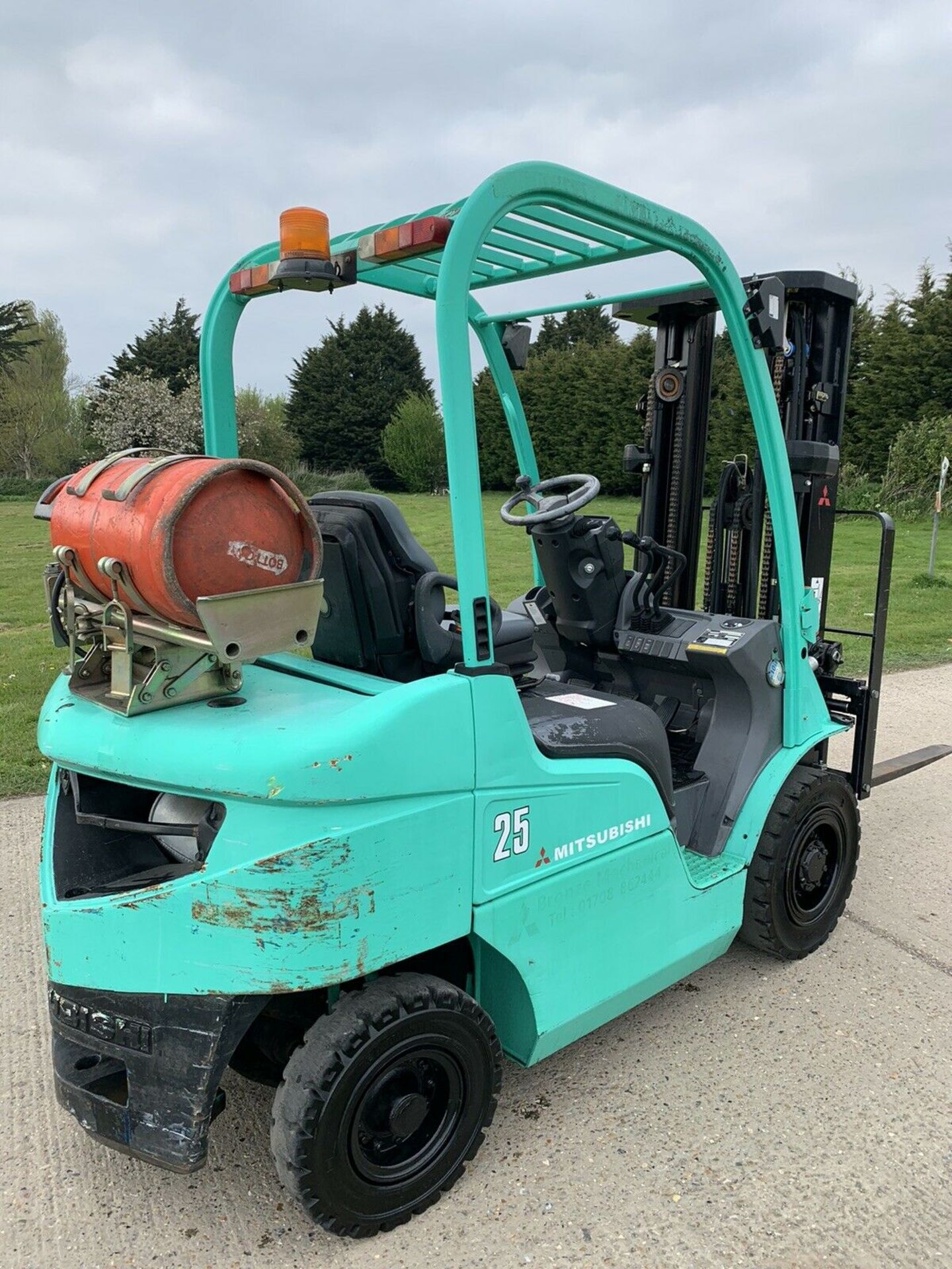 Mitsubishi 2.5 Tonne Gas Forklift Container Spec 3700 Hours - Image 4 of 6