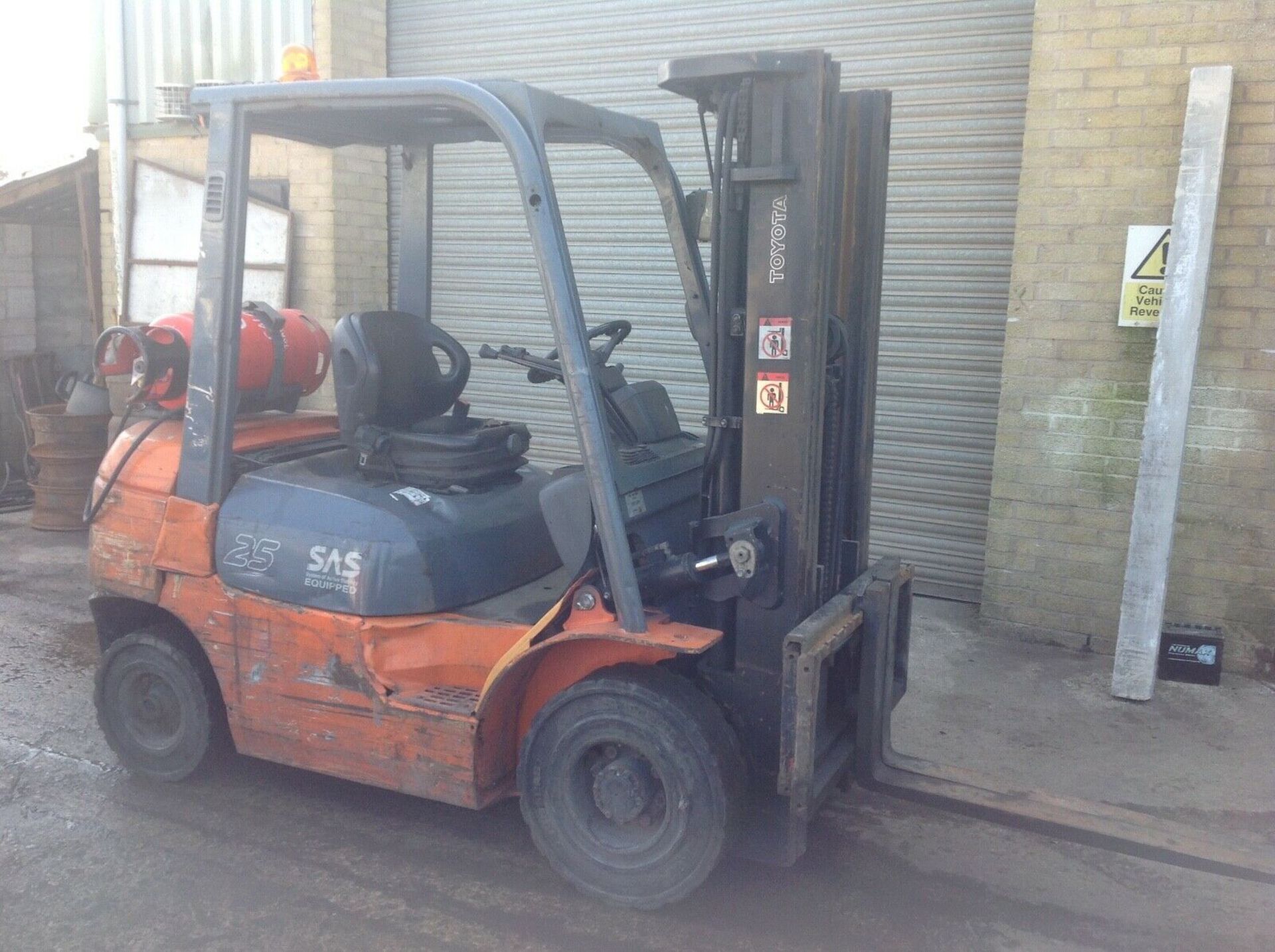 Toyota 2.5 ton forklift truck converted to petrol