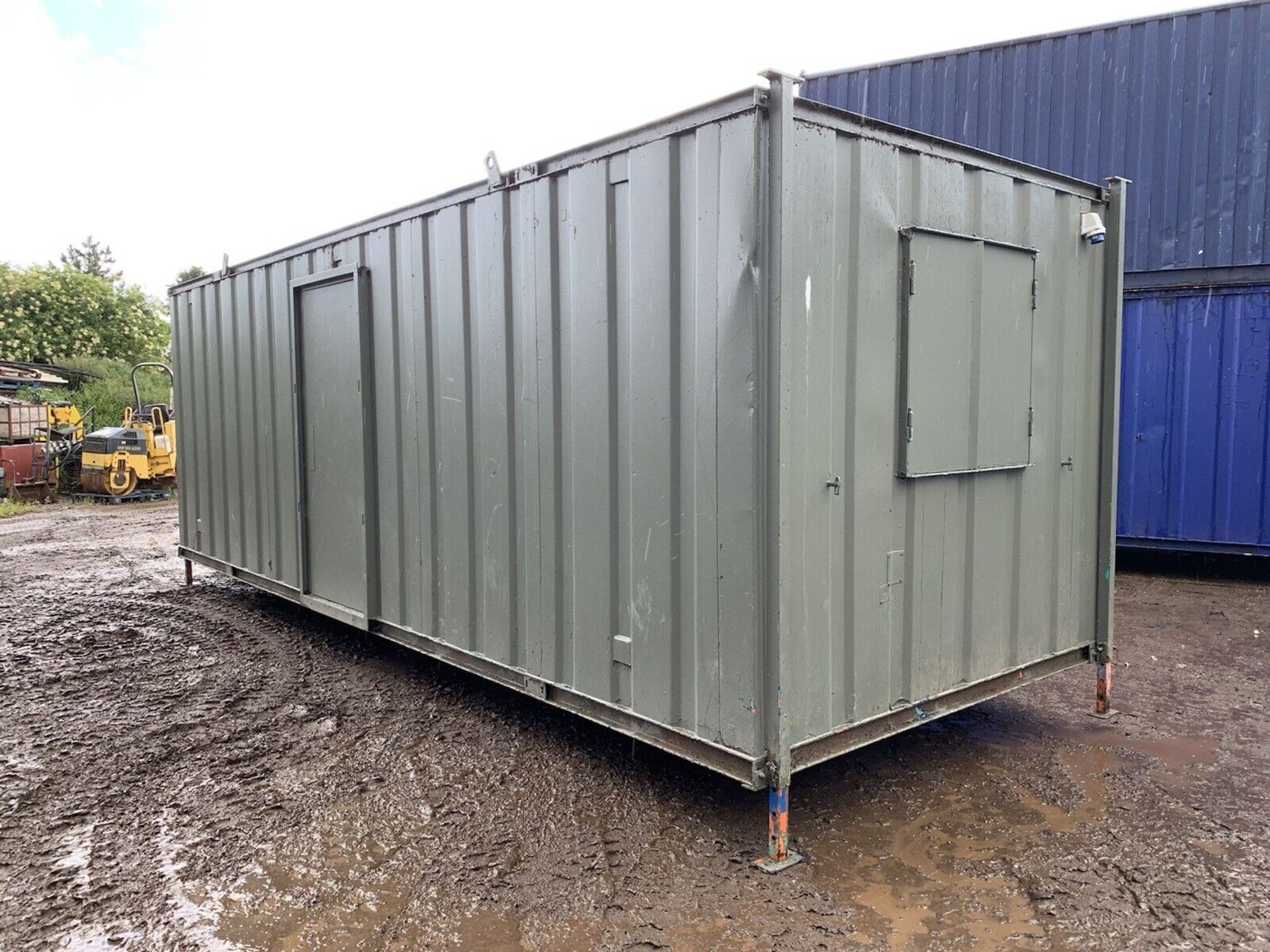 24ft Portable Office Site Cabin Canteen Welfare Unit Anti Vandal Steel Container - Image 2 of 6